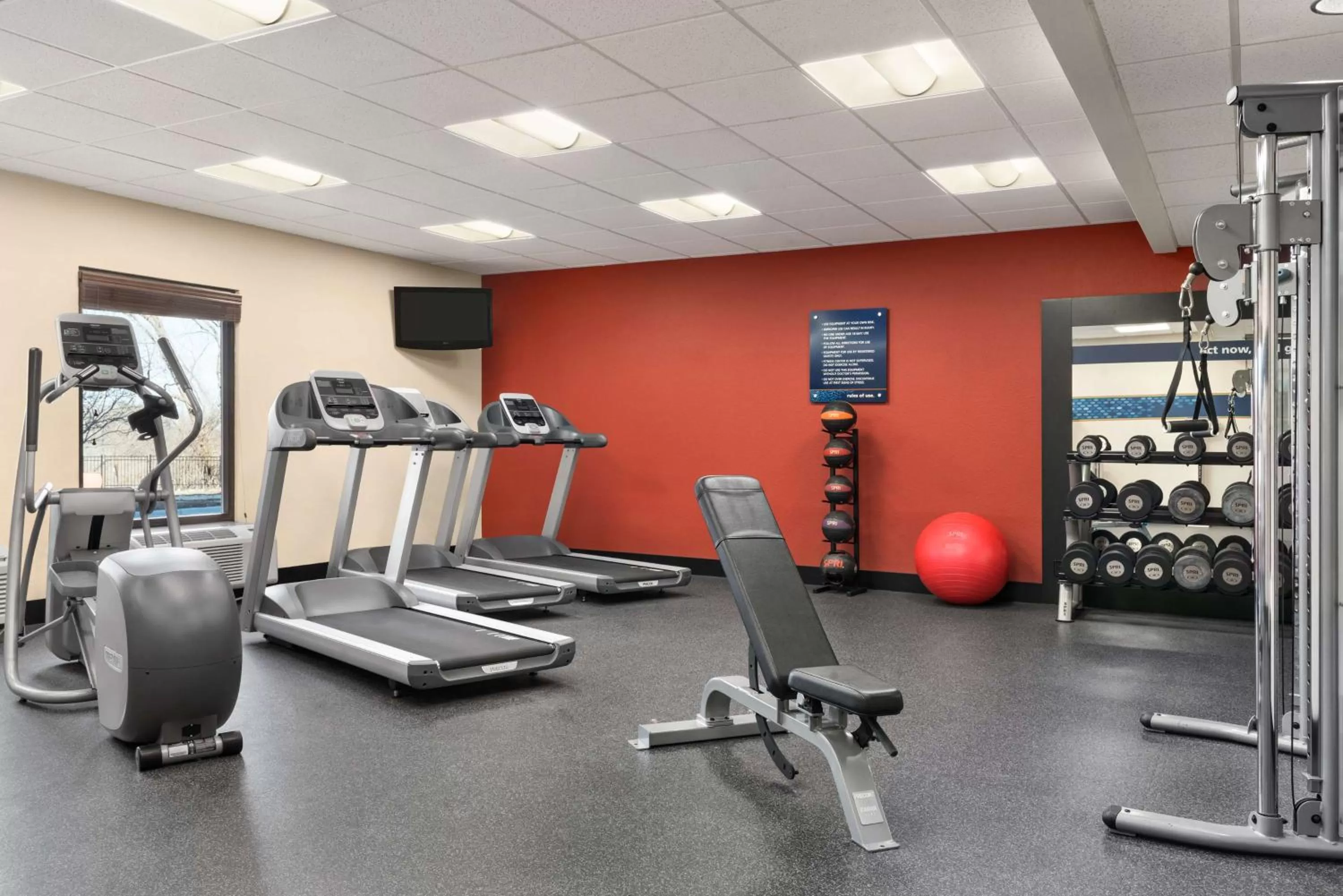 Fitness centre/facilities in Hampton Inn Lawrence