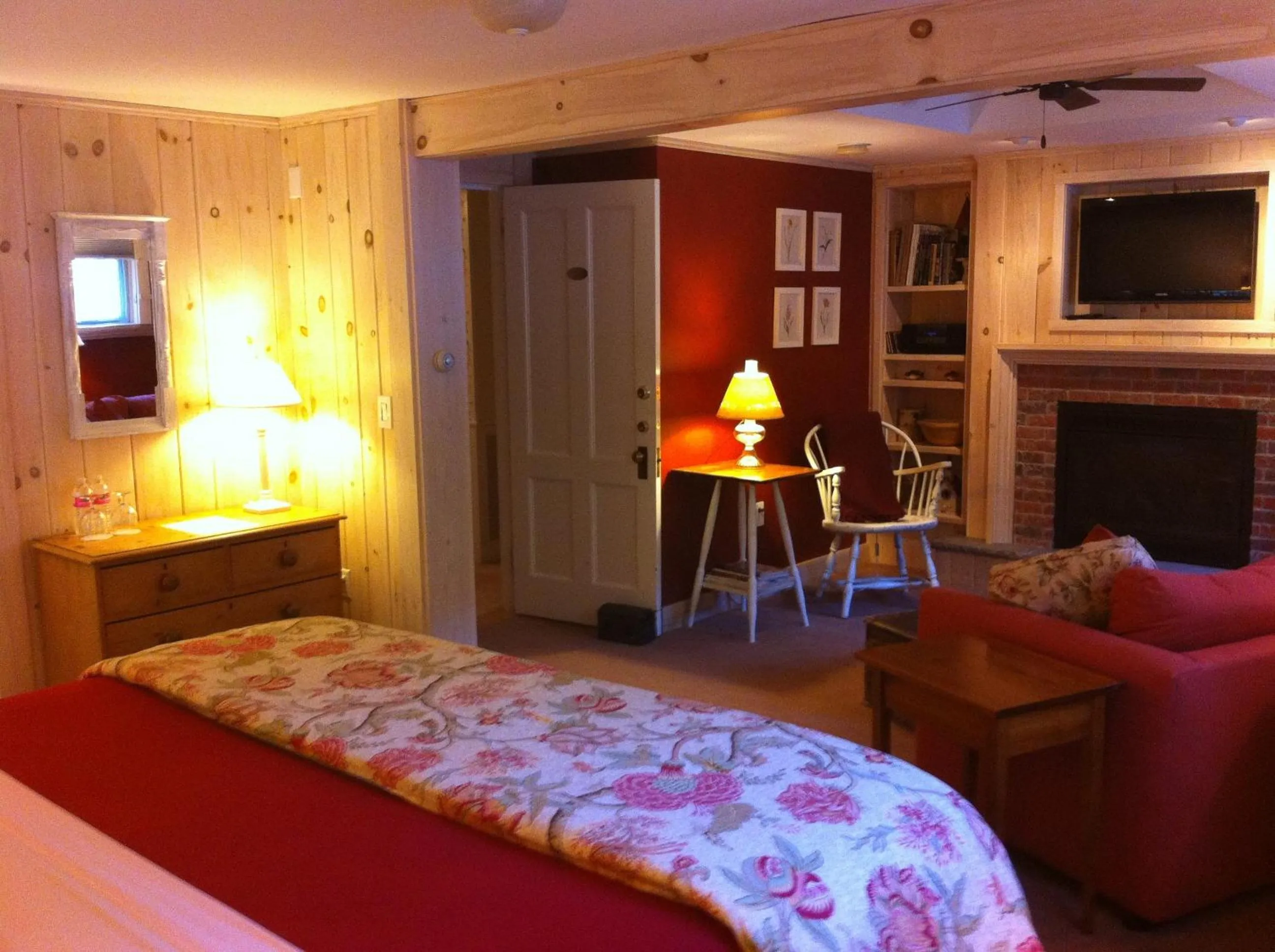 Decorative detail, Bed in Deerhill Inn