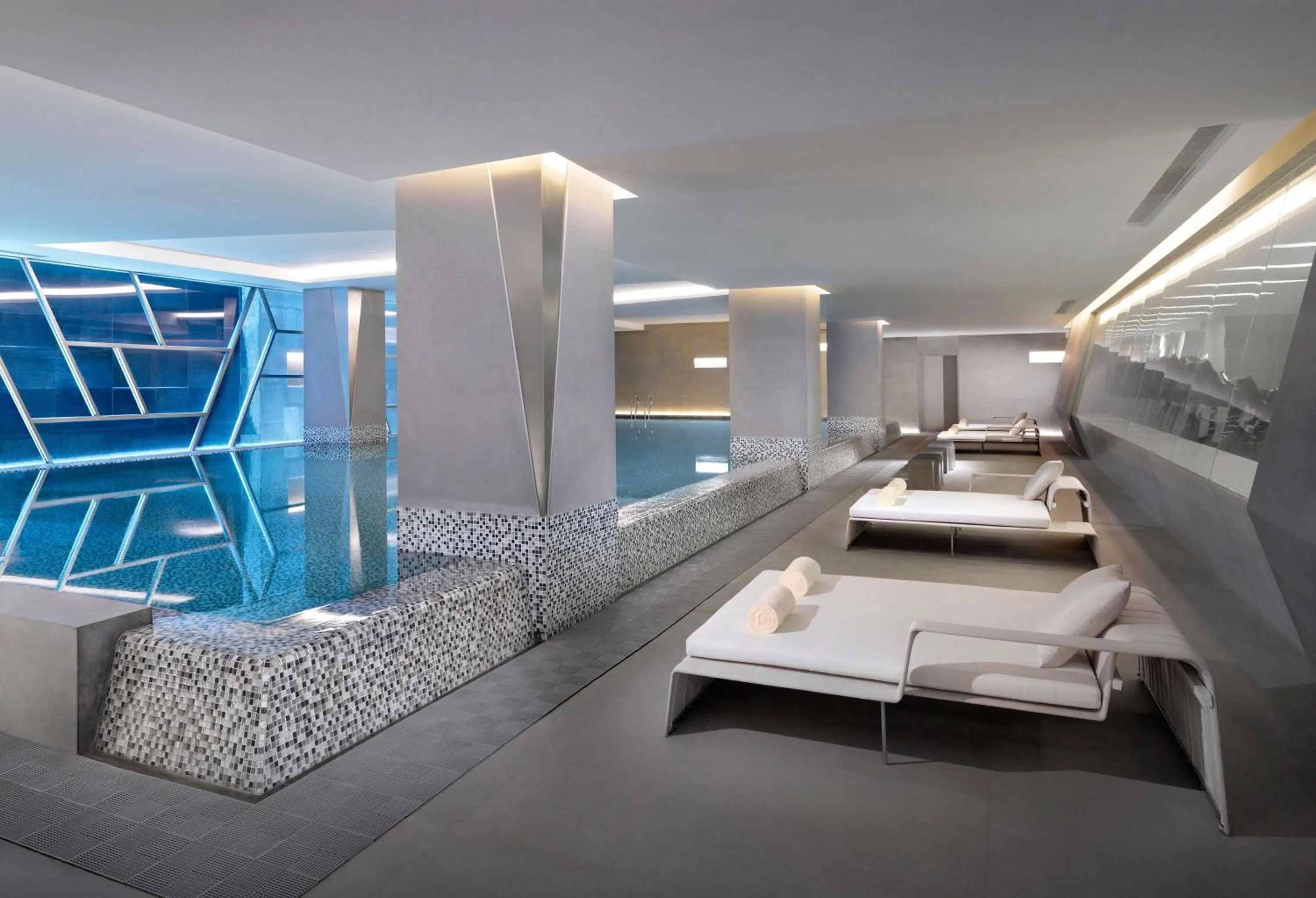 Swimming pool, Bed in Hyatt Regency Tianjin East