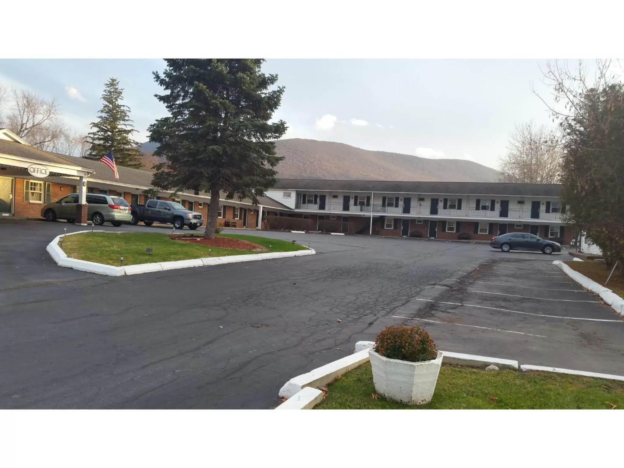 Property building in Howard Johnson by Wyndham Williamstown