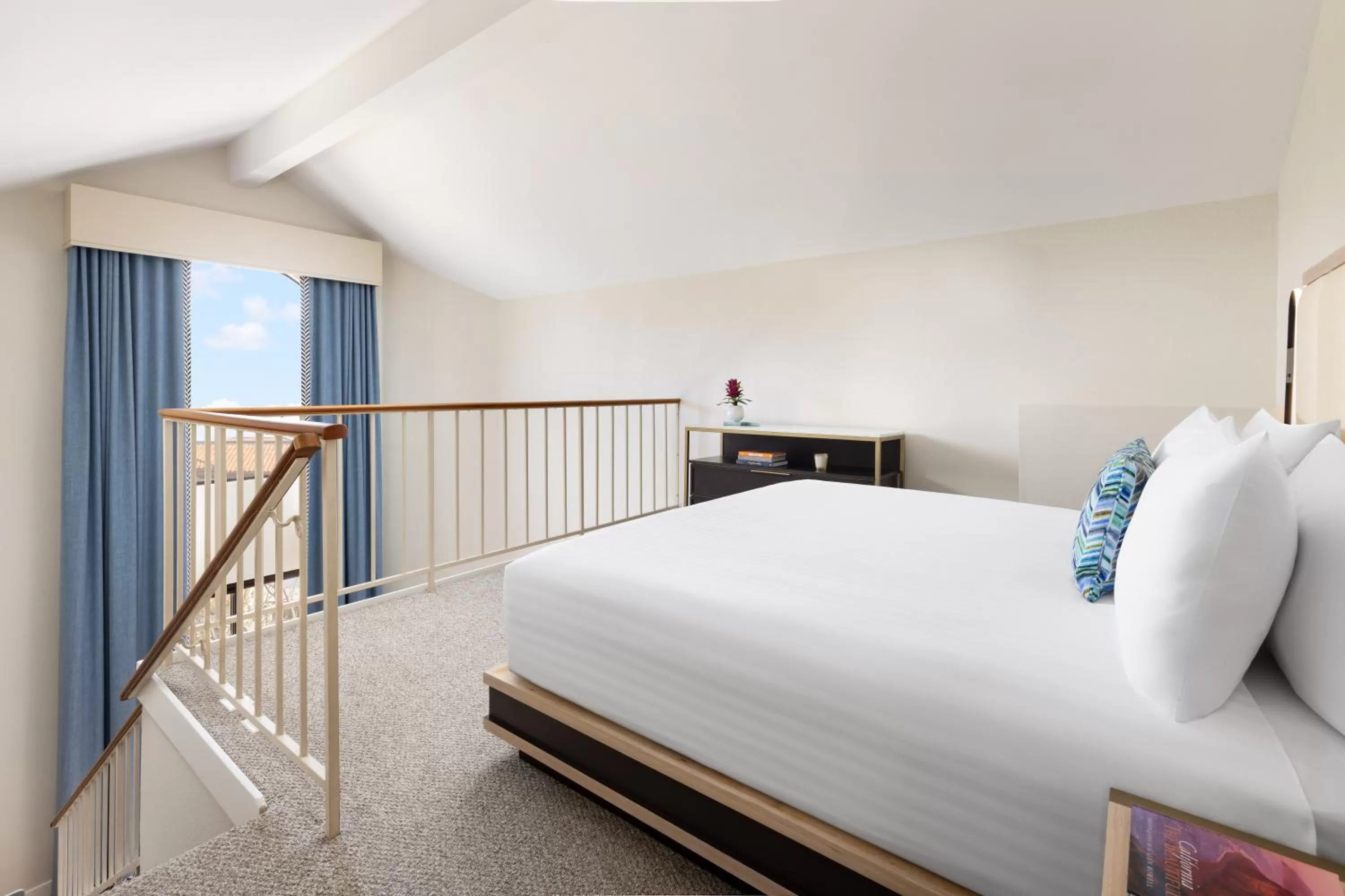 Bed in The Anza-a Calabasas Hotel