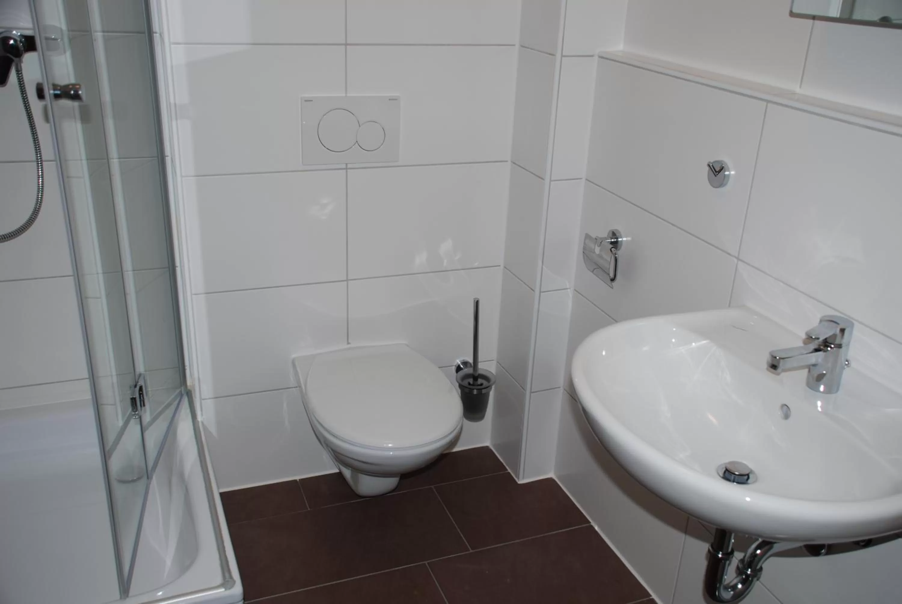 Shower in Hotel Rest Inn