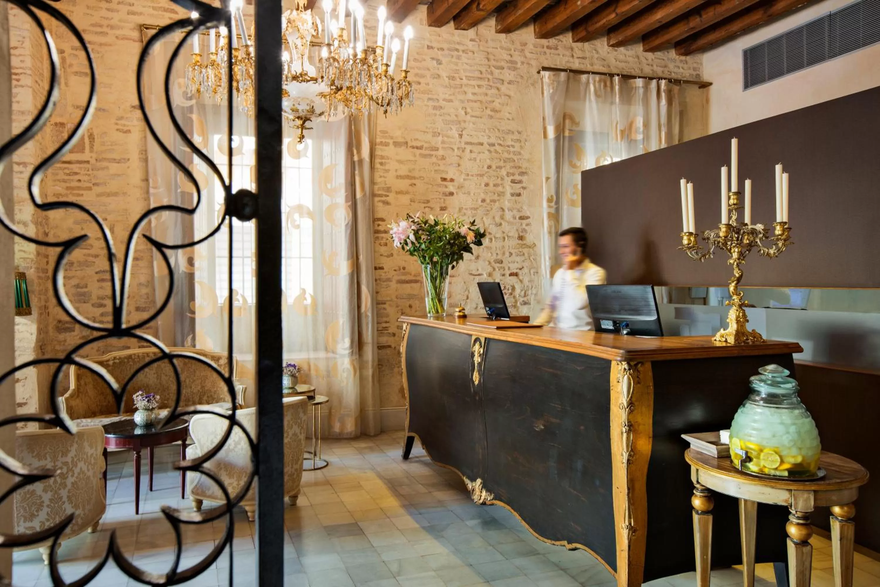 Lobby or reception in Hotel Casa 1800 Sevilla