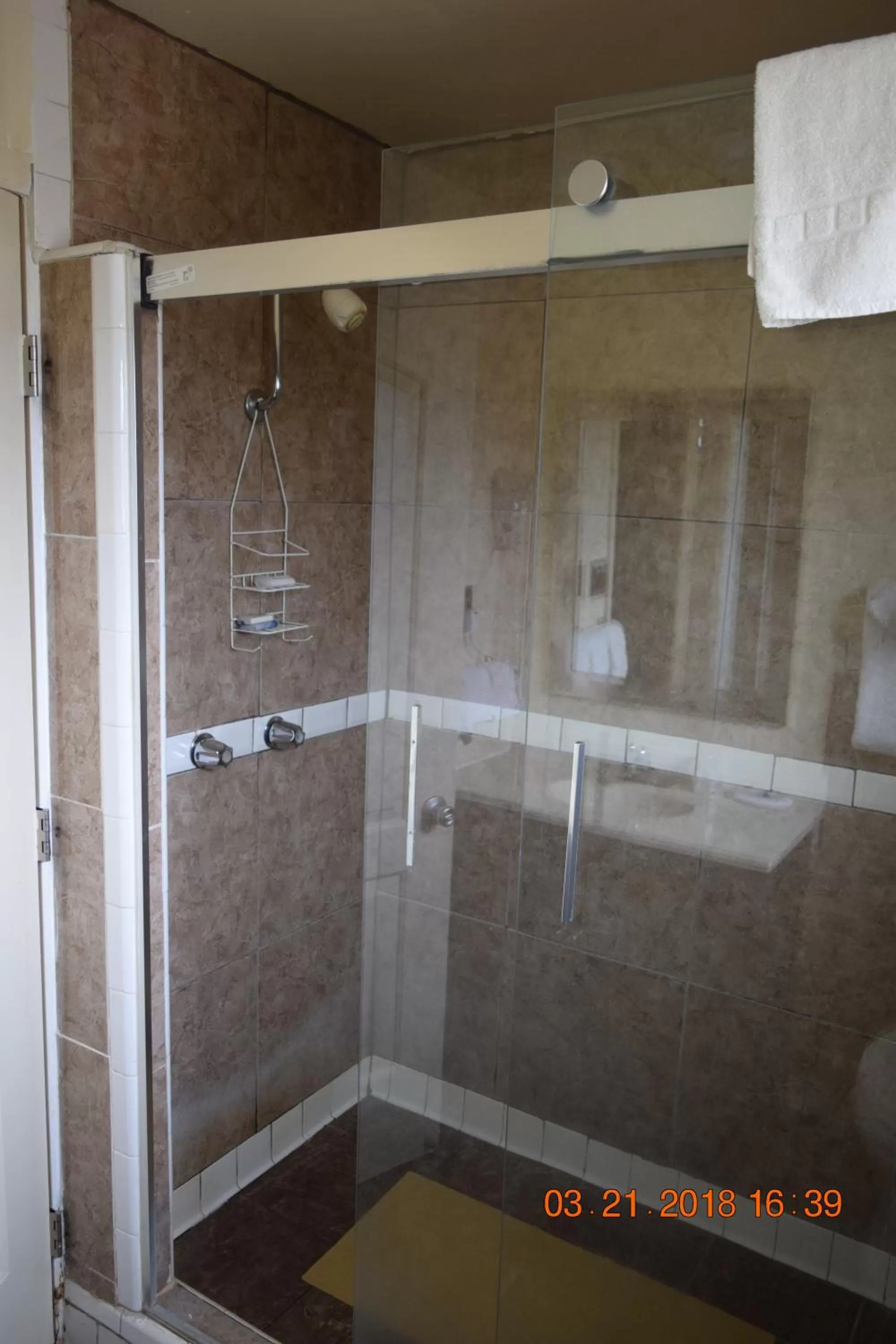 Shower in Stanlunds Inn and Suites