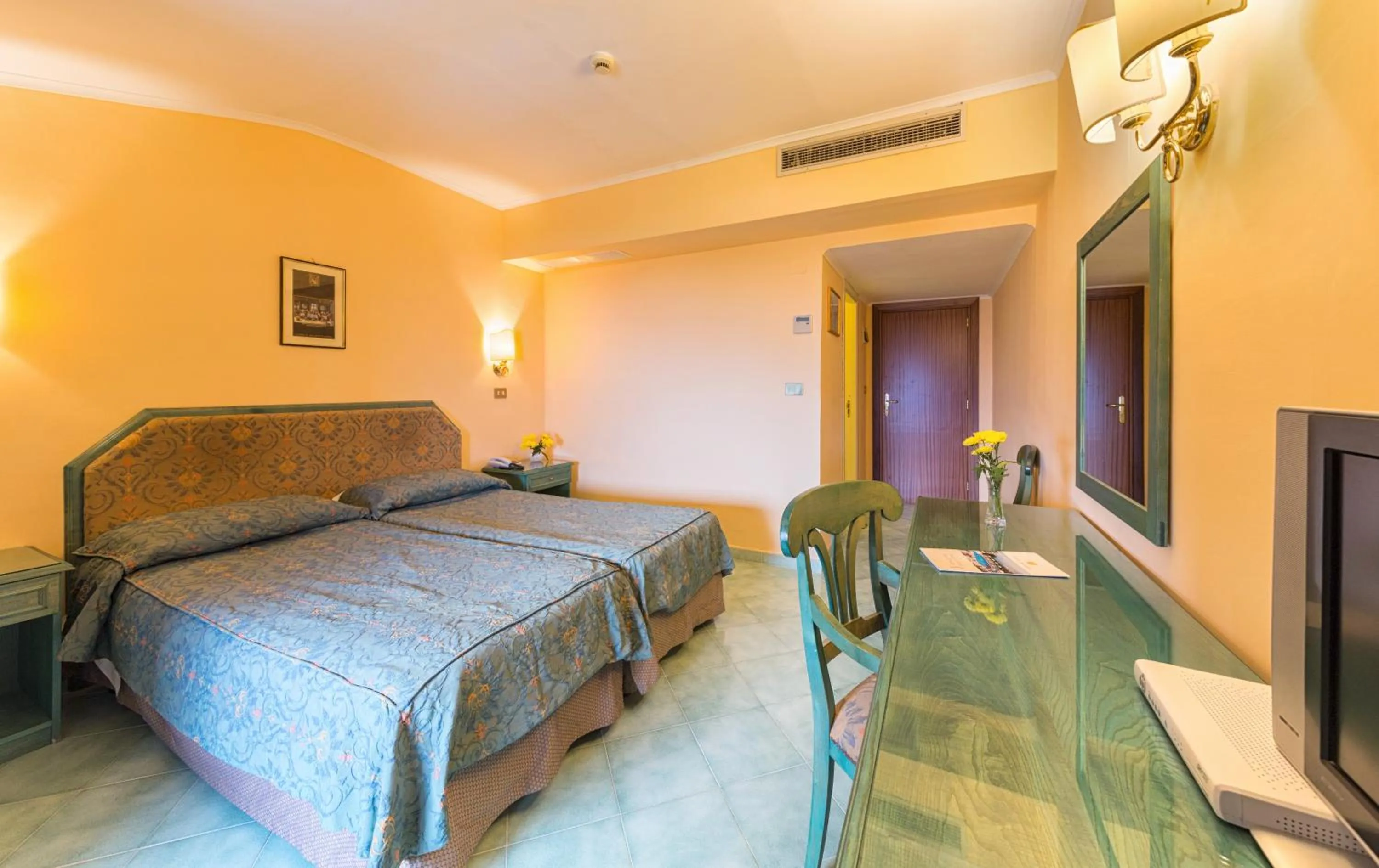 Bedroom, Bed in Hotel Iaccarino