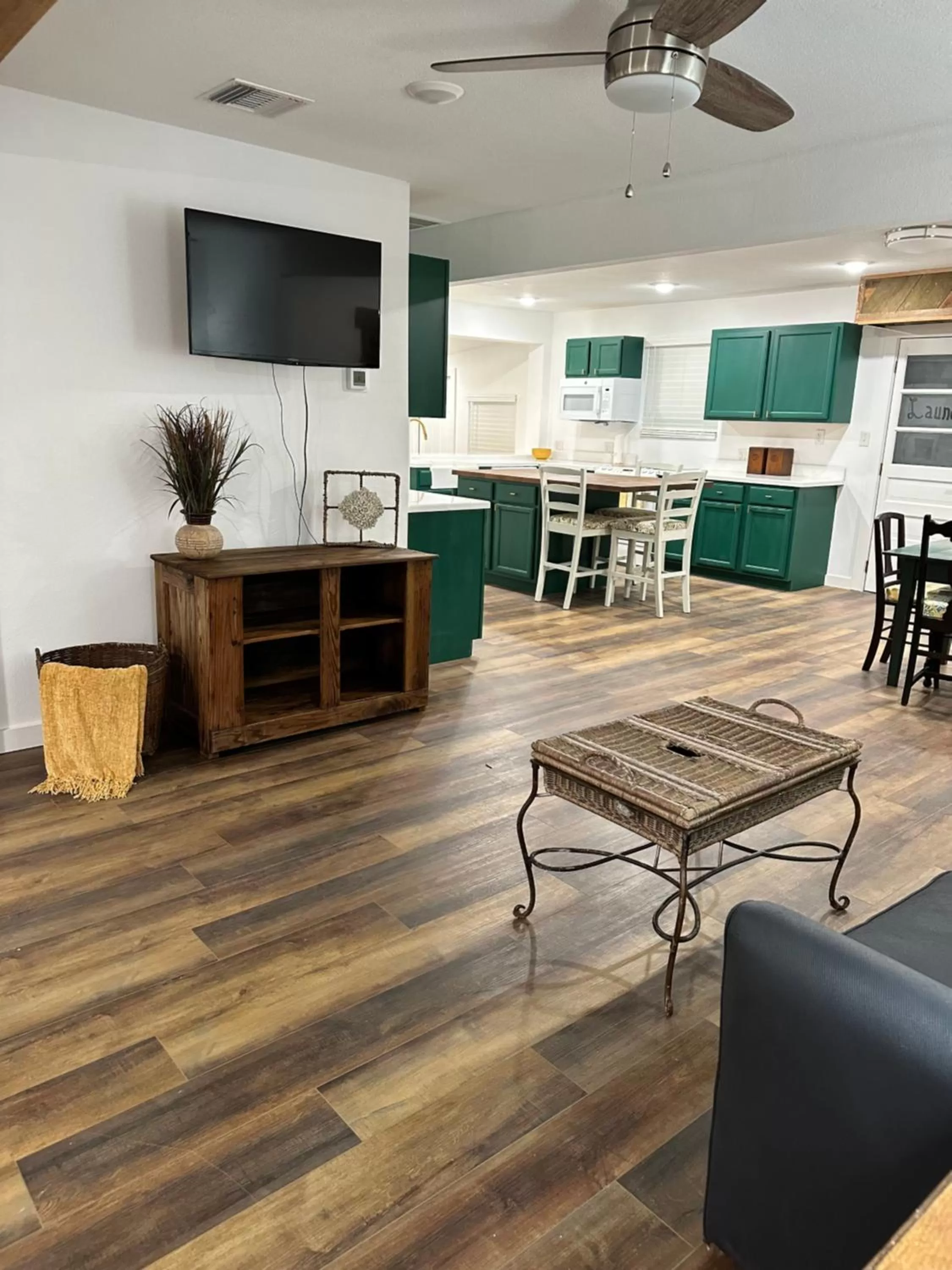 TV and multimedia in Nature Coast Inn & Cottages