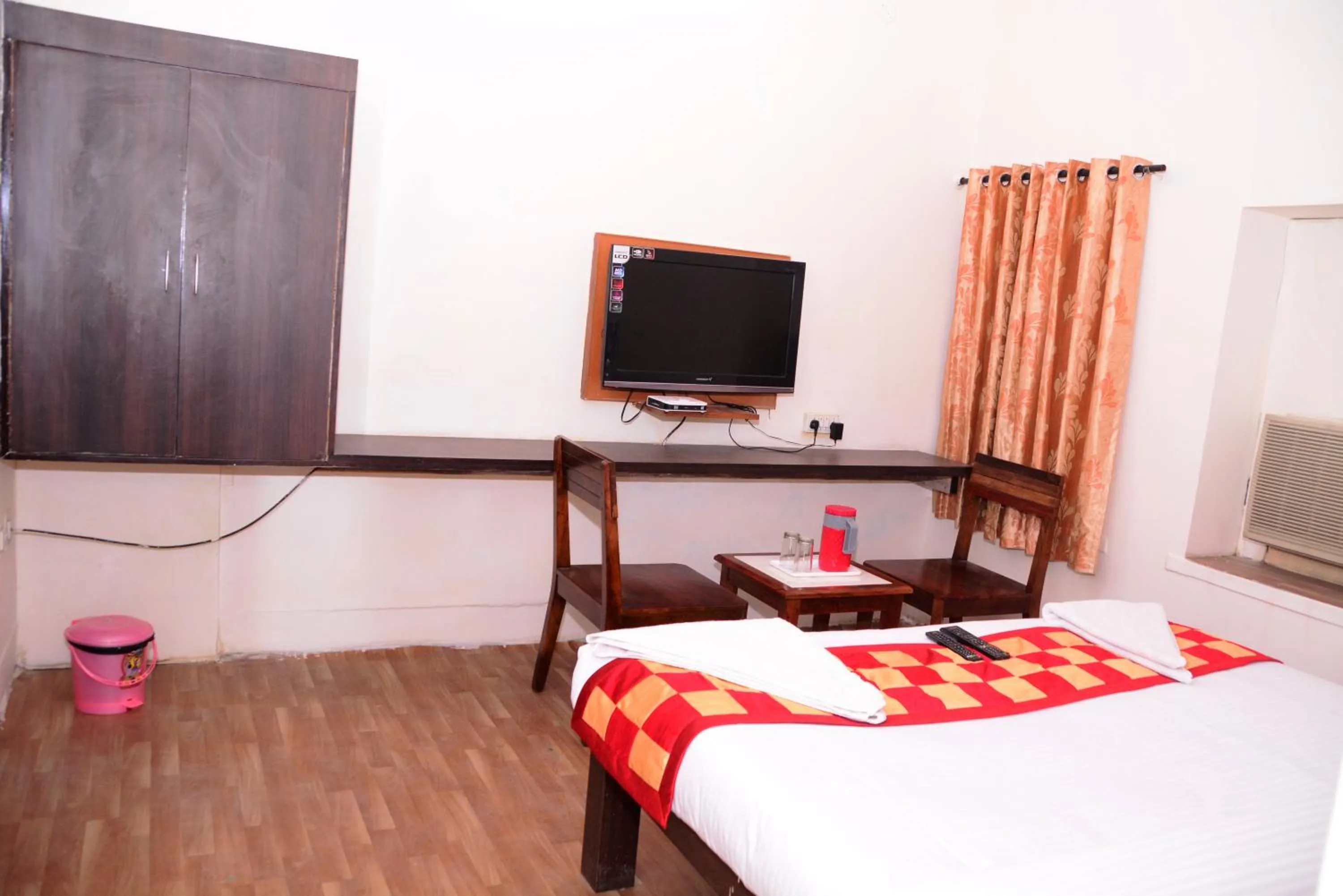 TV and multimedia in Hotel Sugandh Retreat- Near Sindhi Camp Bus station