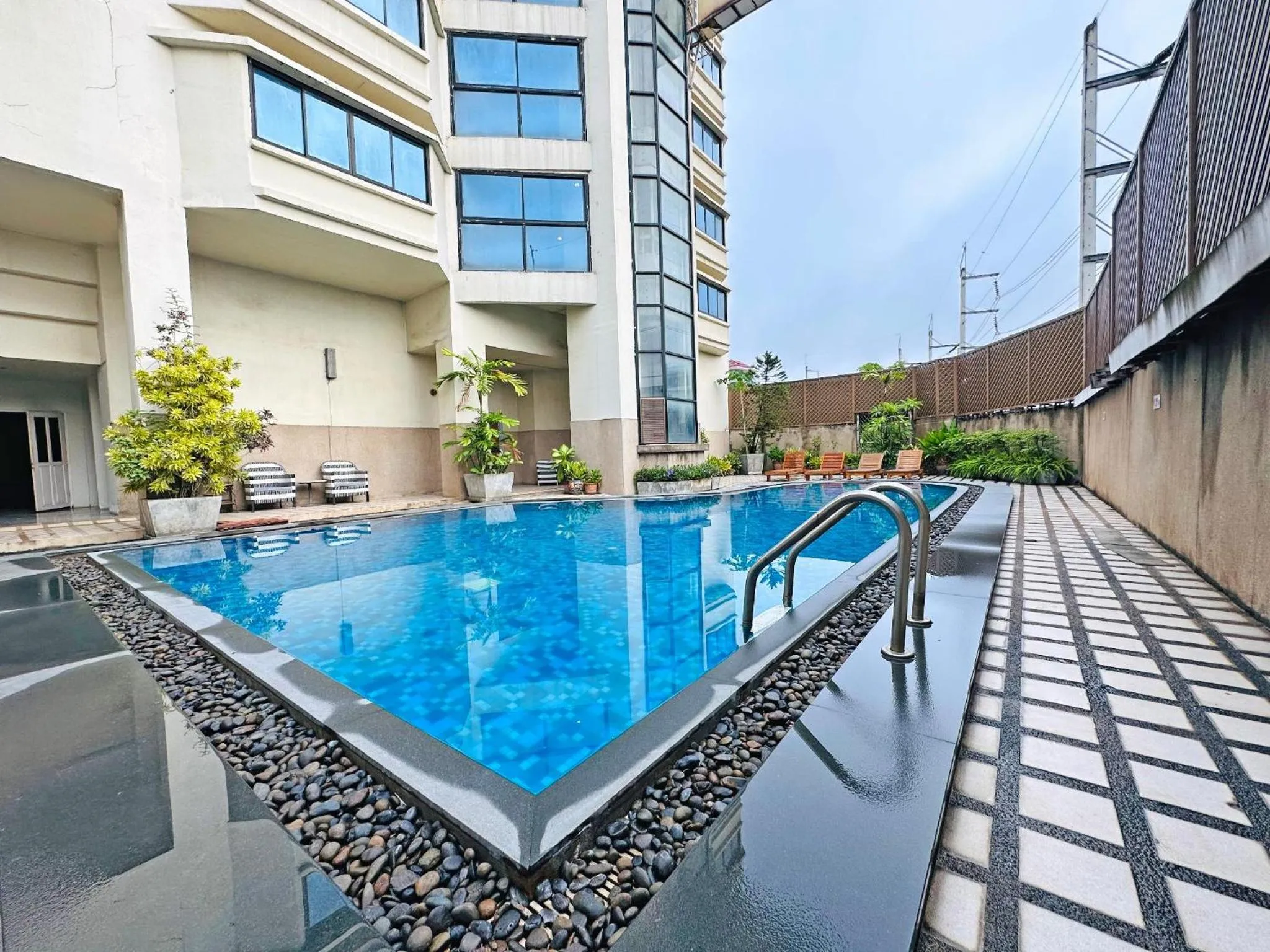 Pool view in Lanna Palace 2004