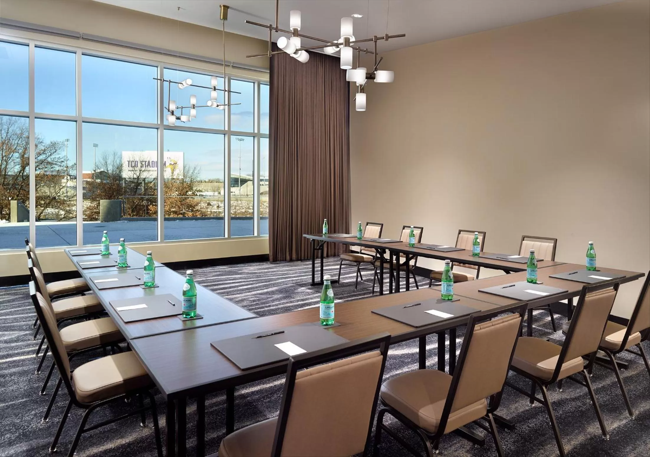 Business facilities in Omni Viking Lakes