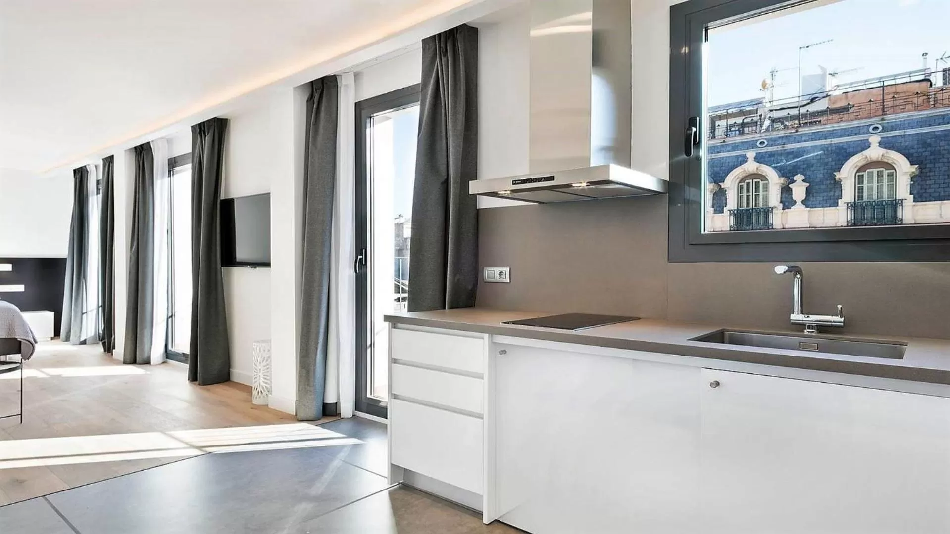 Dining area in Murmuri Residence Mercader