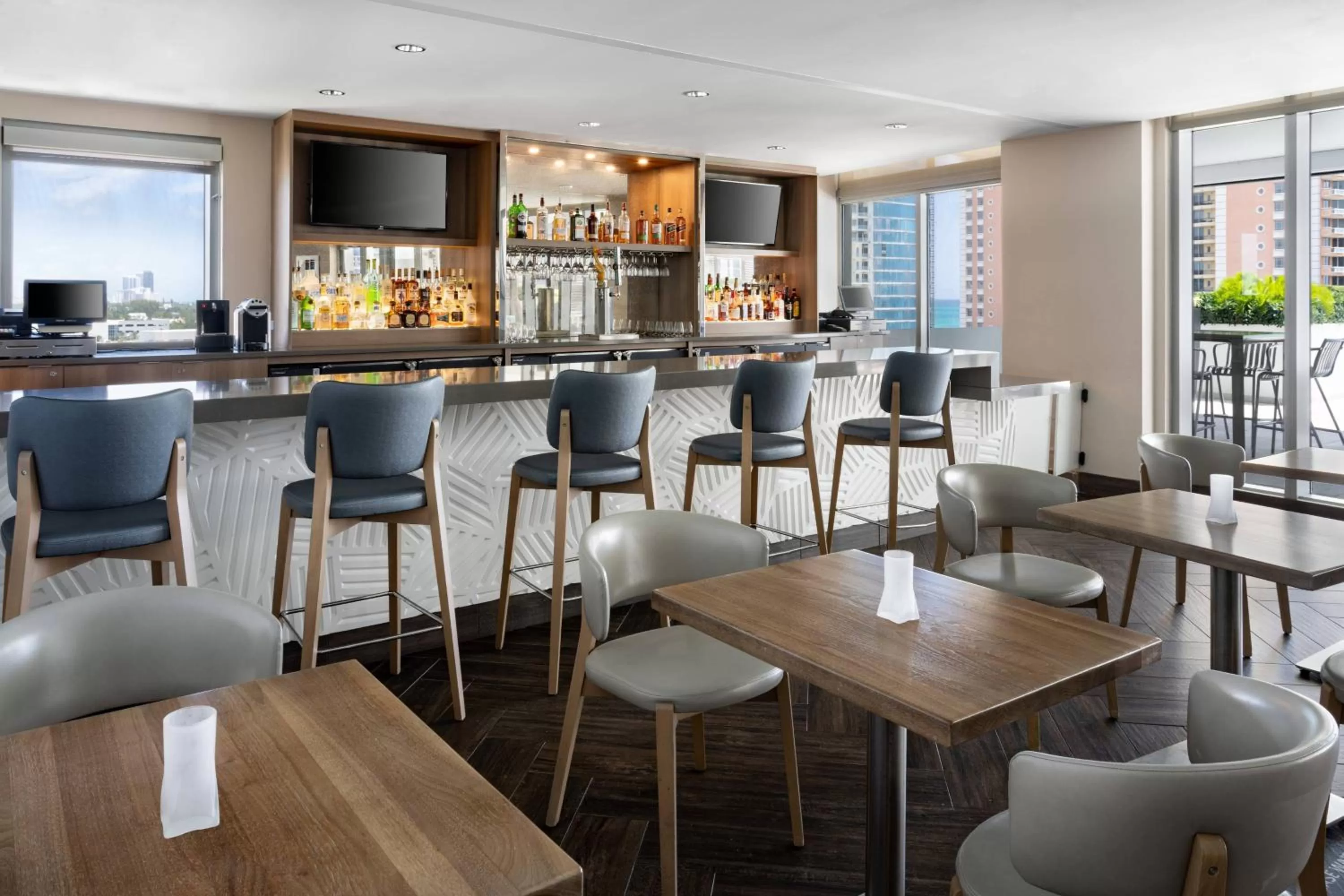Restaurant/places to eat in Residence Inn Miami Sunny Isles Beach