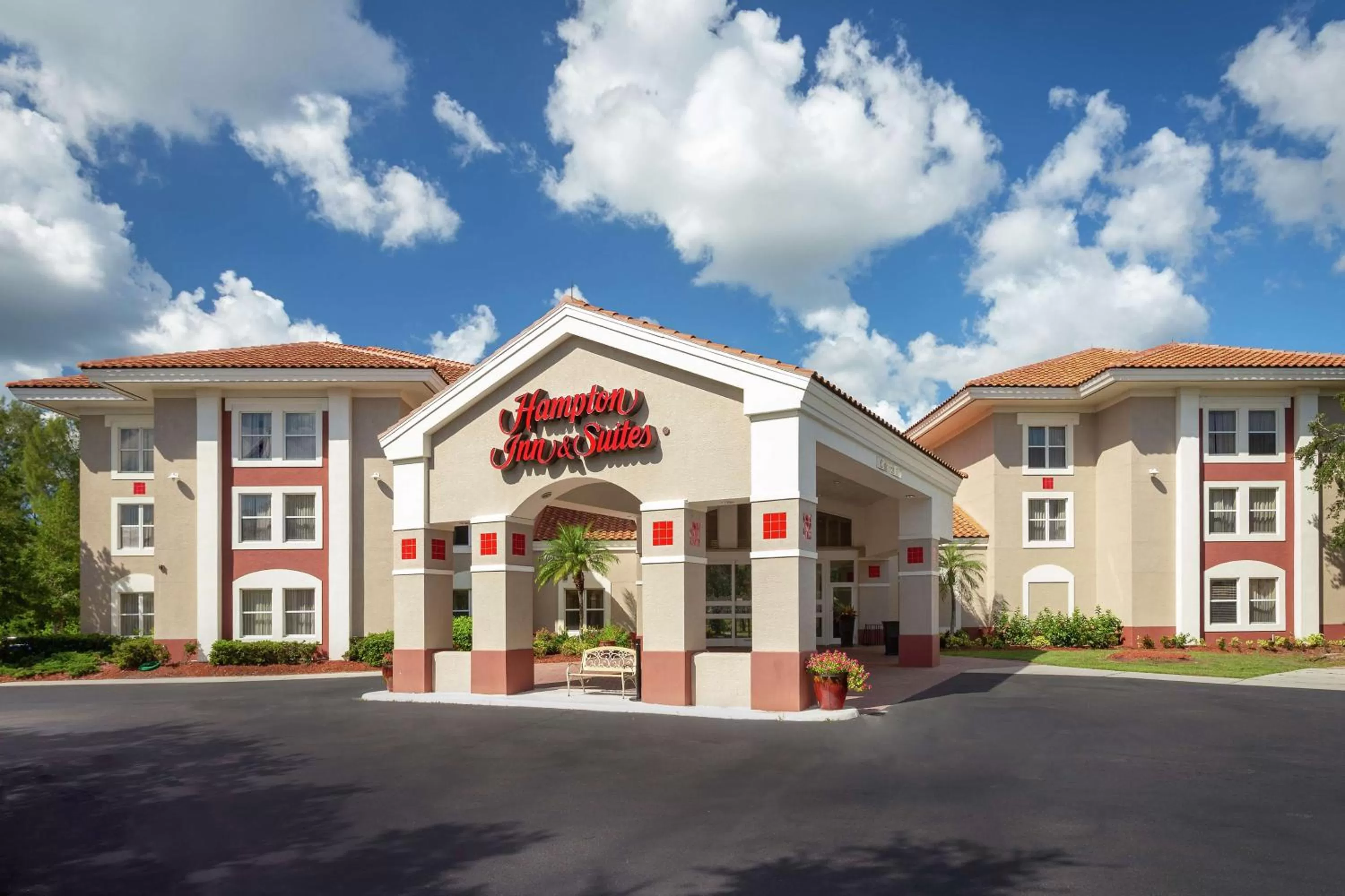 Property building in Hampton Inn & Suites Venice Bayside South Sarasota