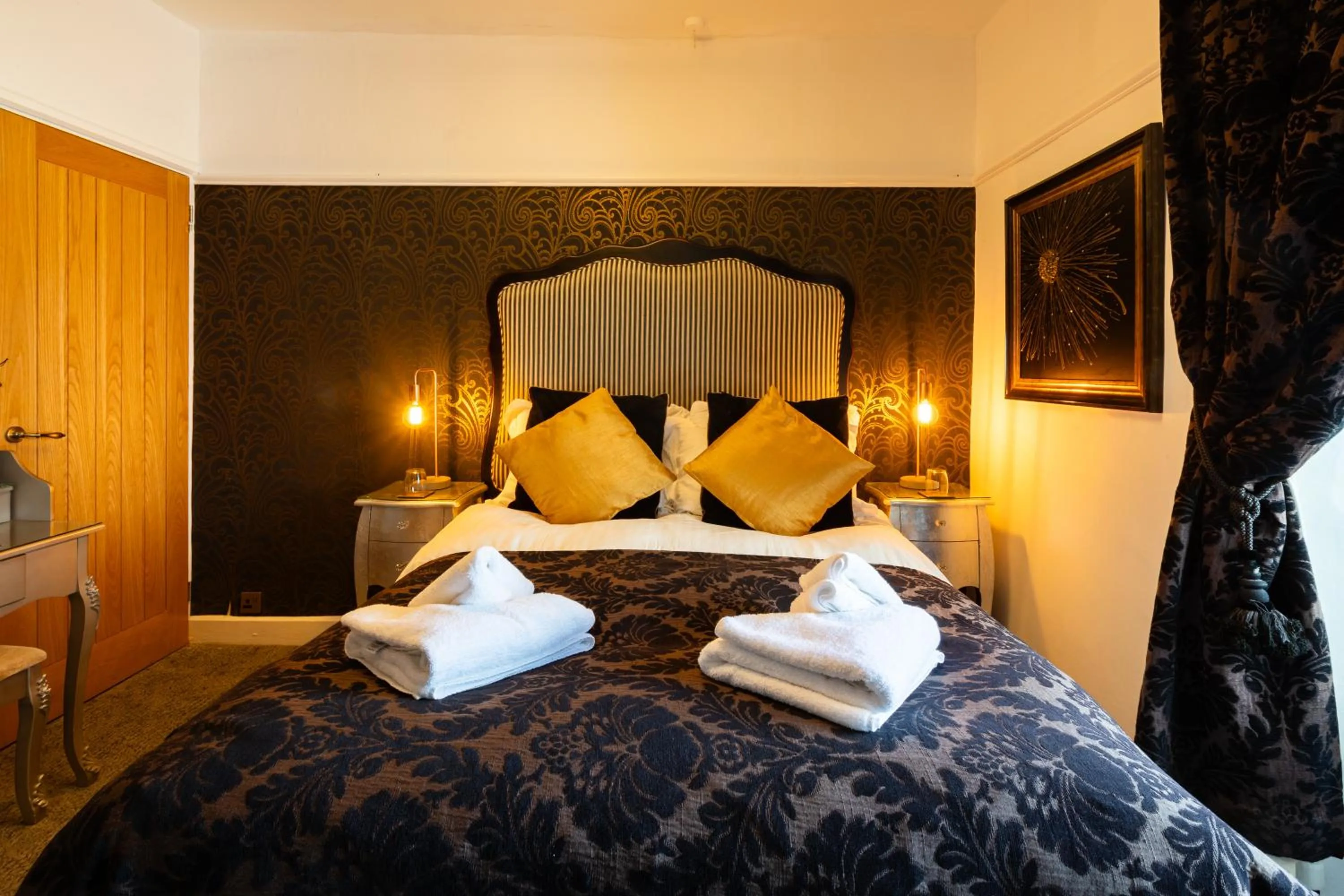 Bed in Holly Lodge Guest House with FREE off site health club