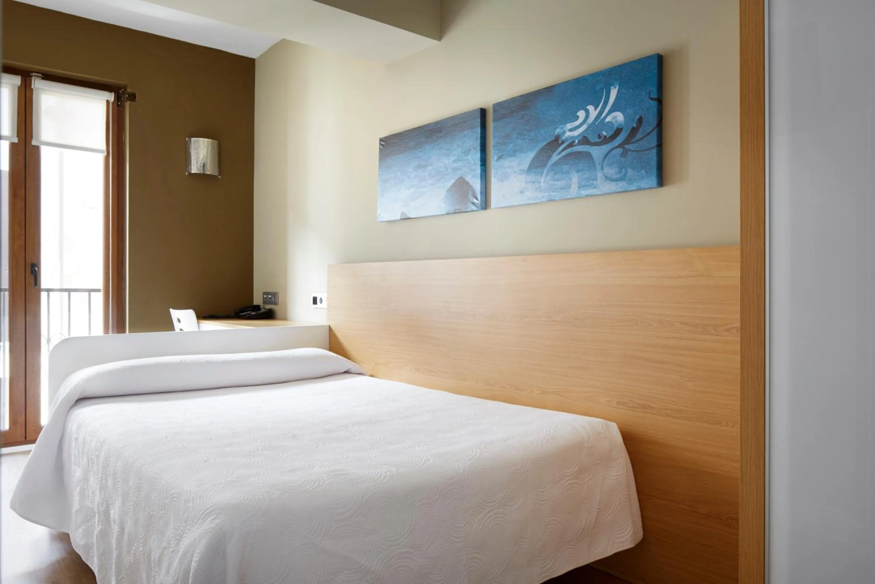 Photo of the whole room, Bed in Hotel Olatu