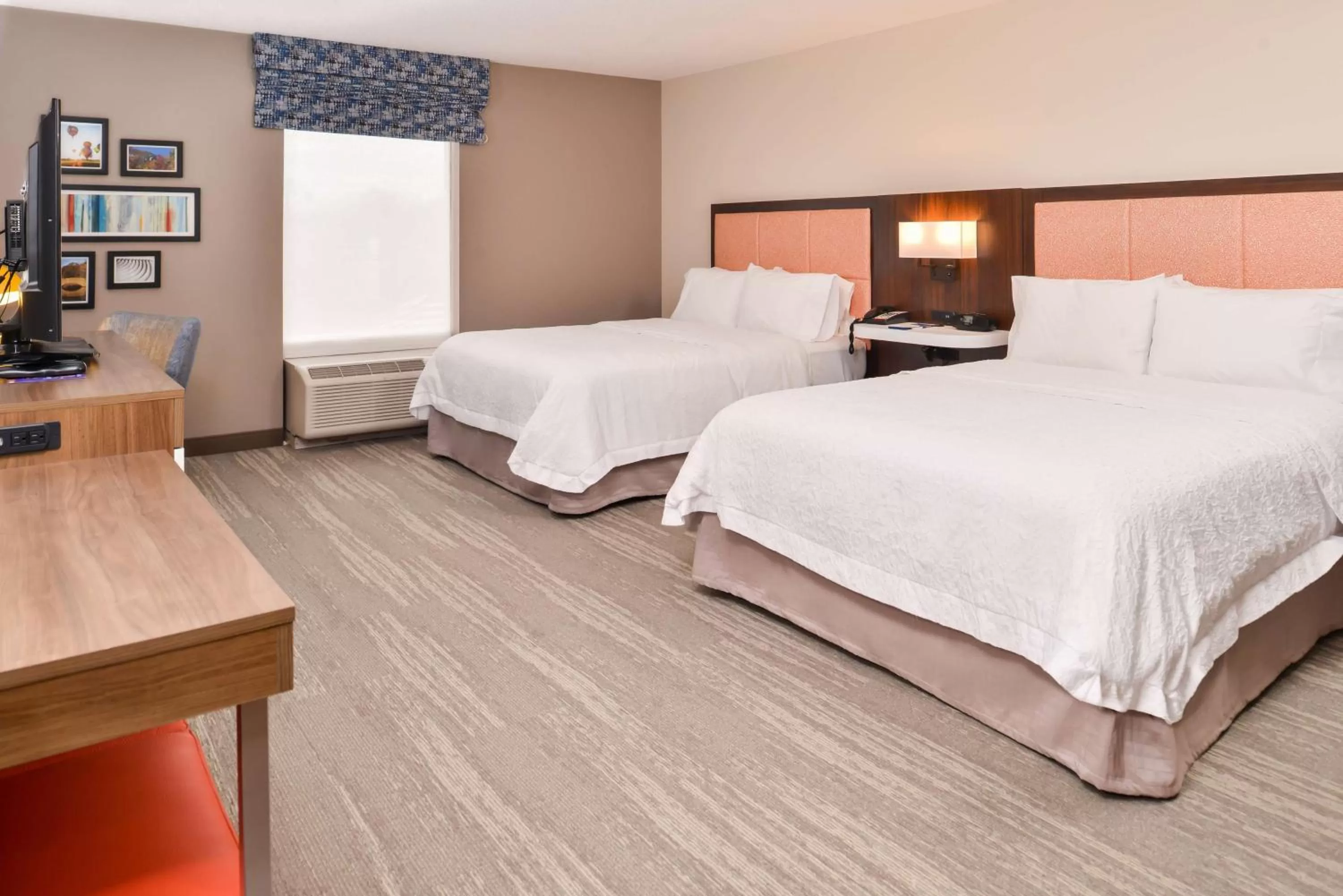 Bedroom, Bed in Hampton Inn Statesville
