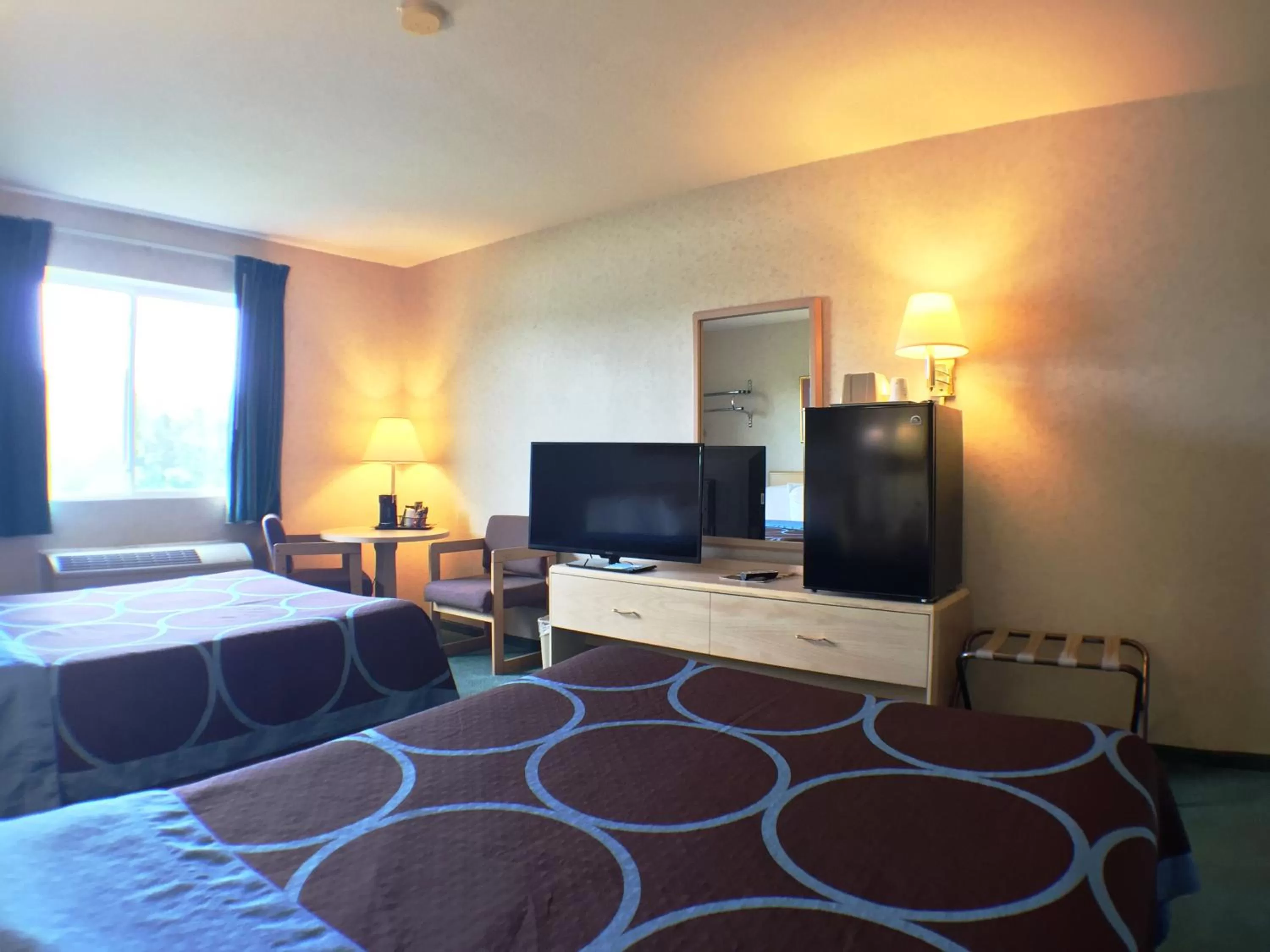 Photo of the whole room, Bed in Super 8 by Wyndham Canandaigua