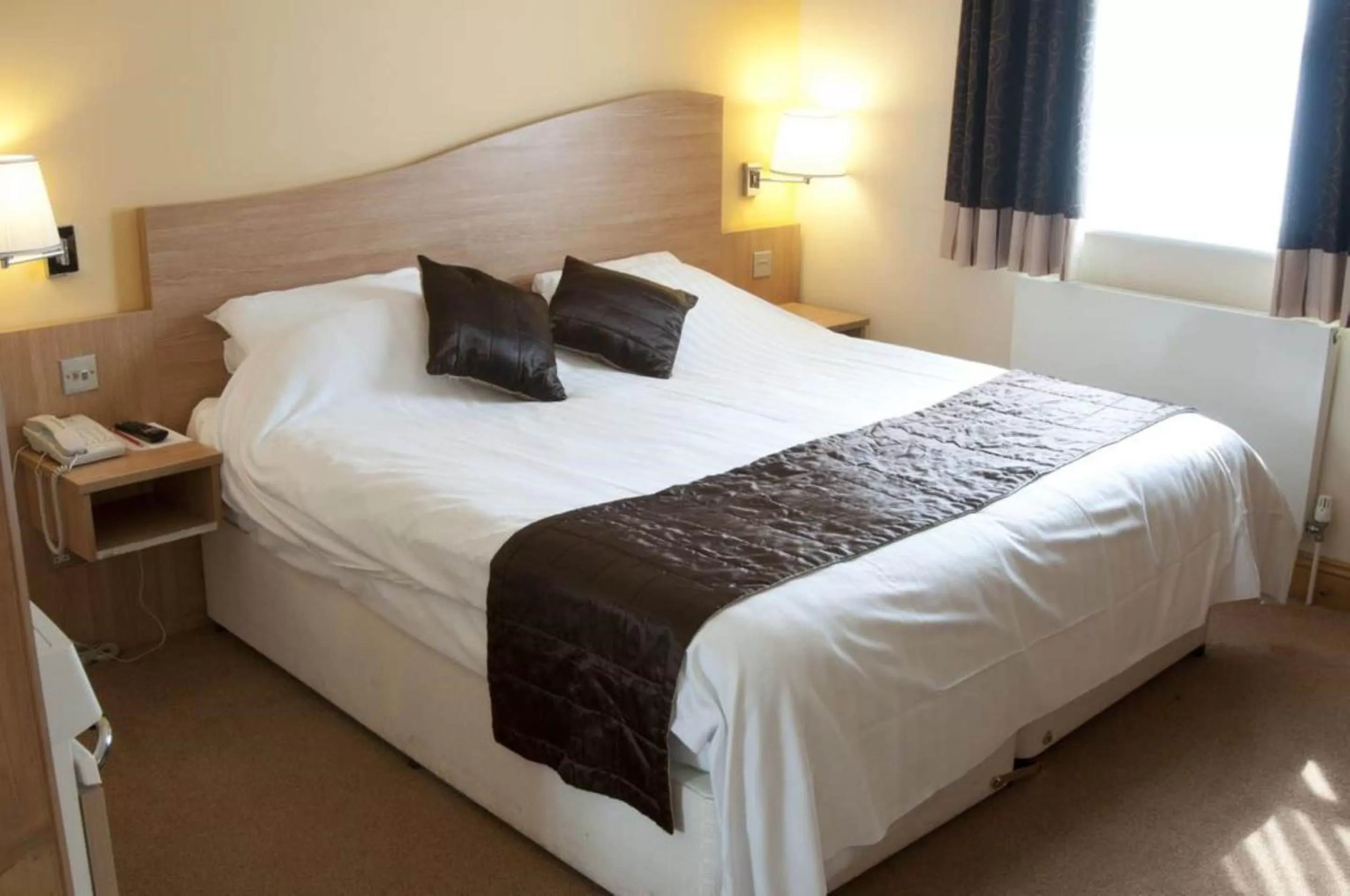 Bedroom, Bed in The Queensgate Hotel