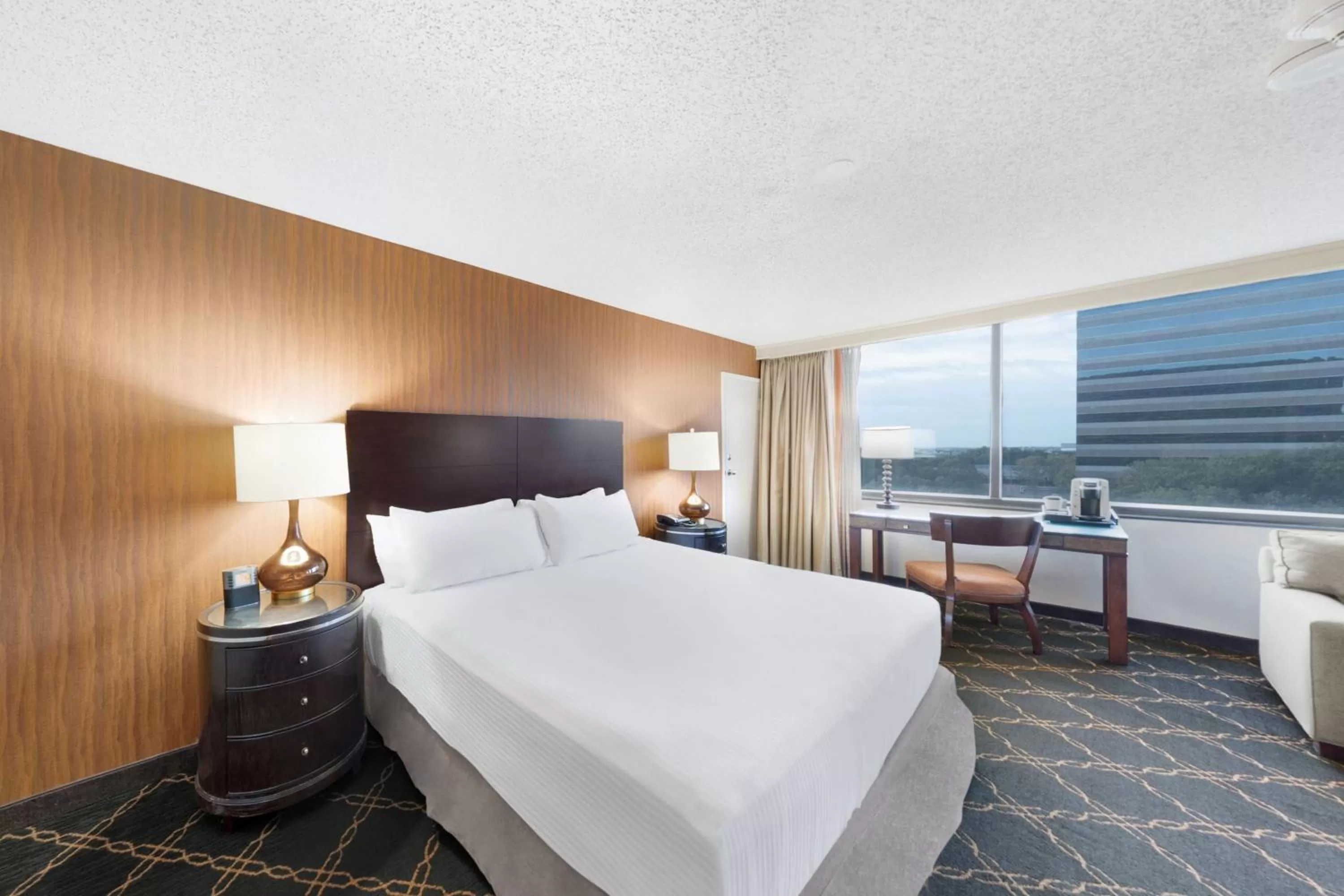 Photo of the whole room, Bed in Austin Southpark Hotel