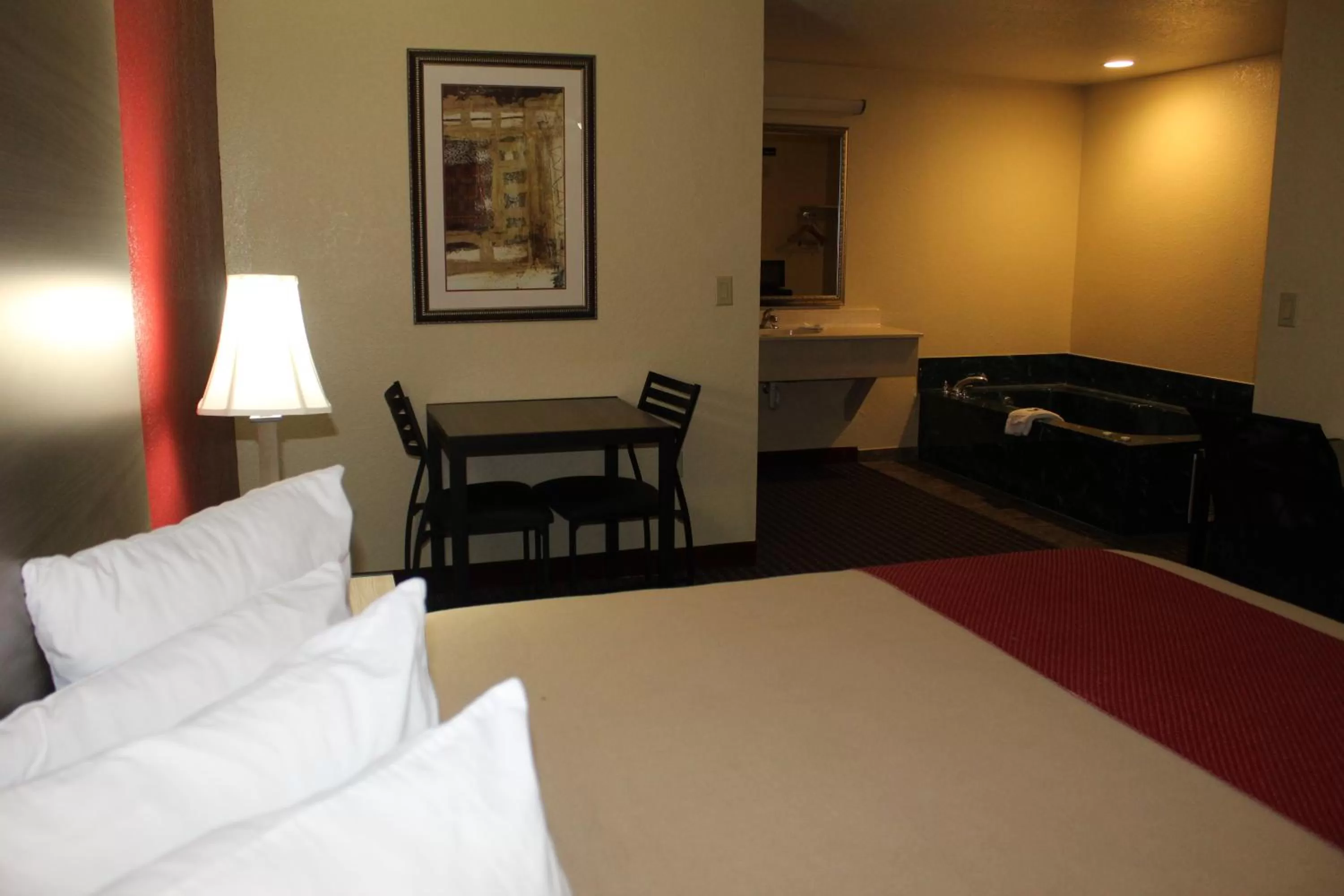 Bed in Scottish Inns Fort Worth