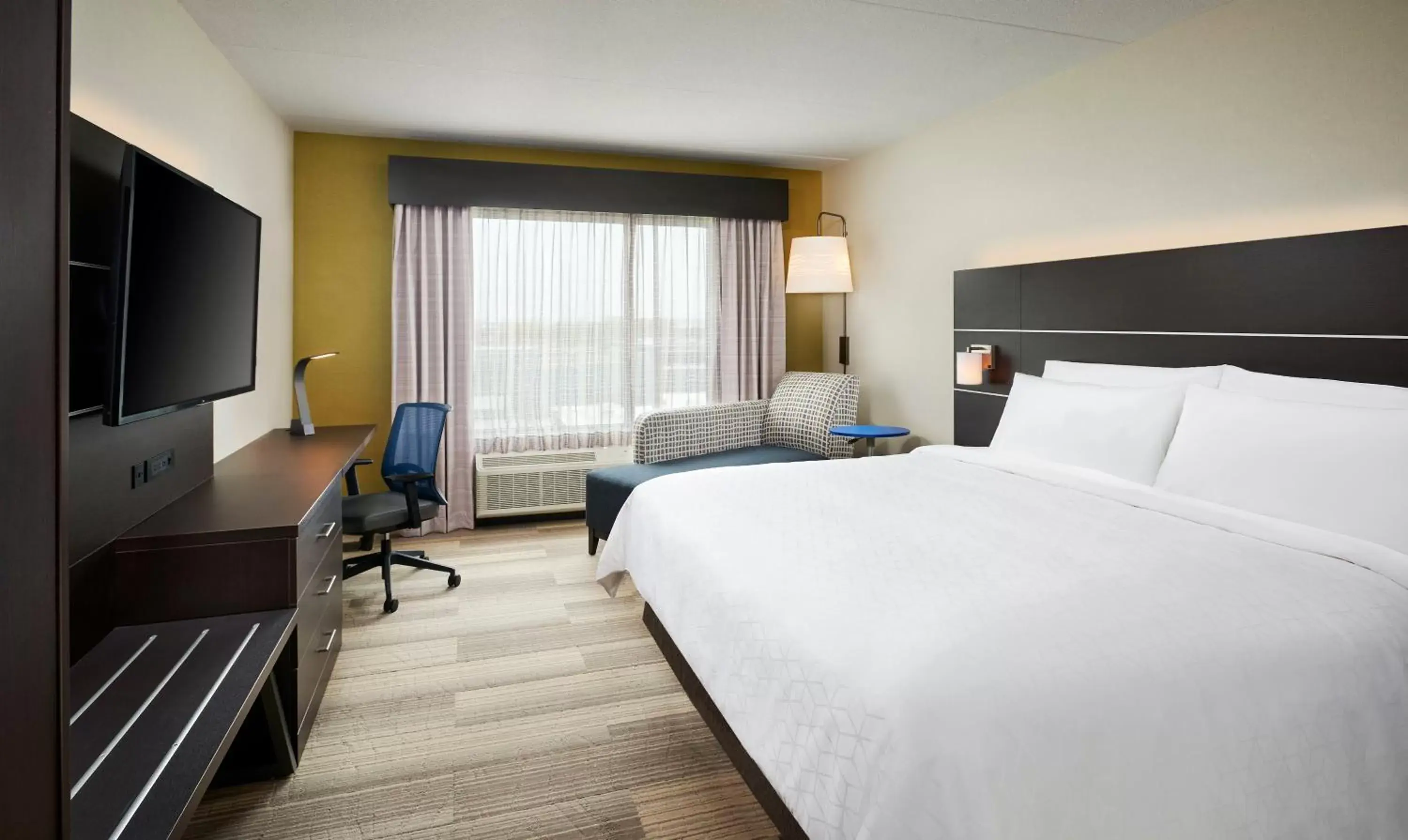 Standard King Room in Holiday Inn Express & Suites Windsor East - Lakeshore by IHG Standard King Room in Holiday Inn Express & Suites Windsor East - Lakeshore by IHG