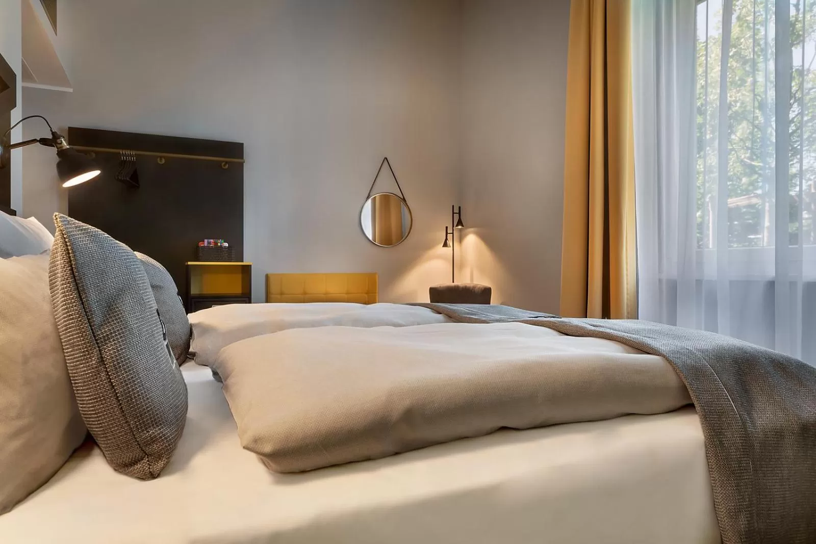 Photo of the whole room, Bed in Holiday Inn - the niu, Fury Aschheim Messe by IHG