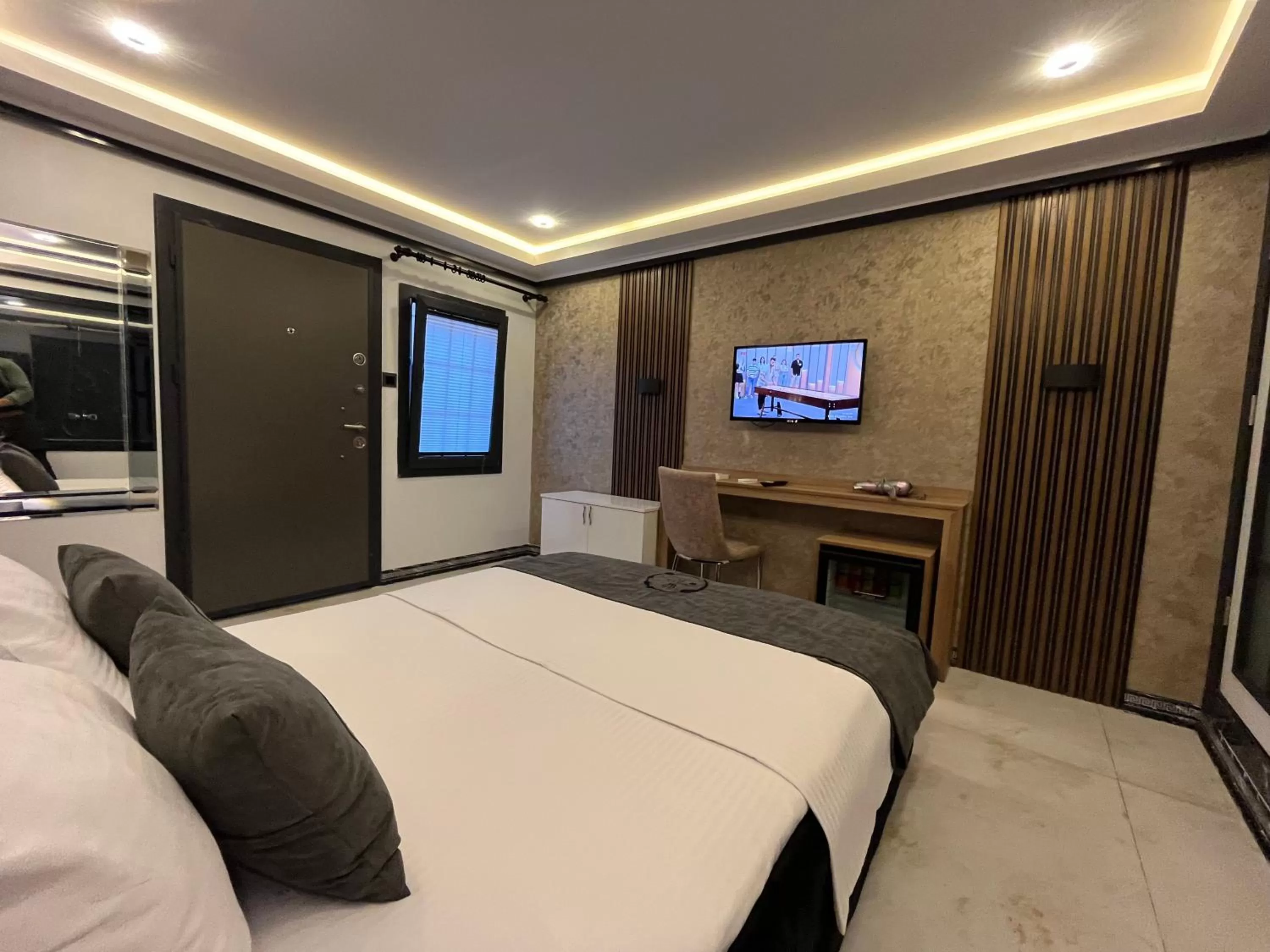 Communal lounge/ TV room in Villa Da Otel