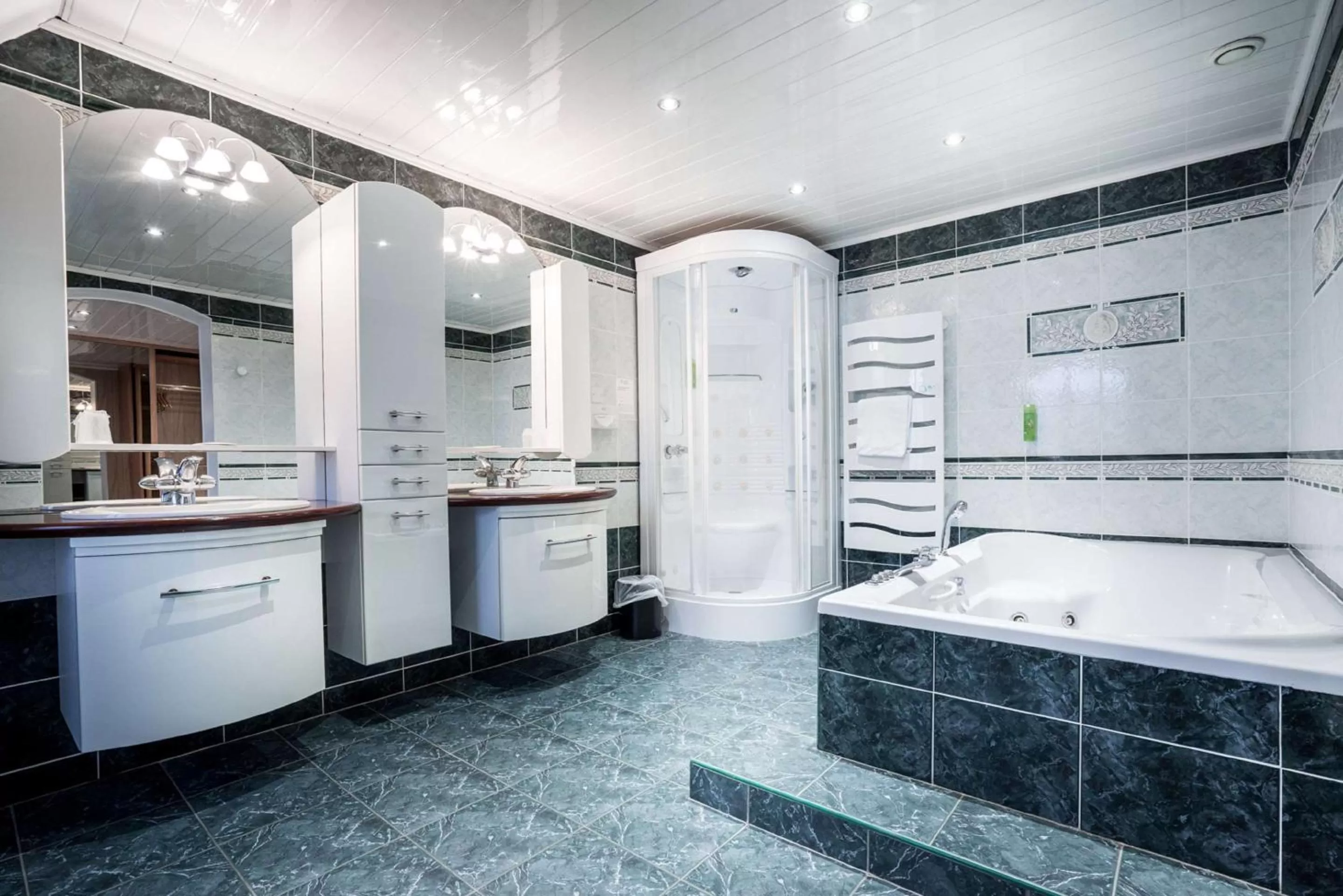 Bathroom in Best Western Hotel Ile de France