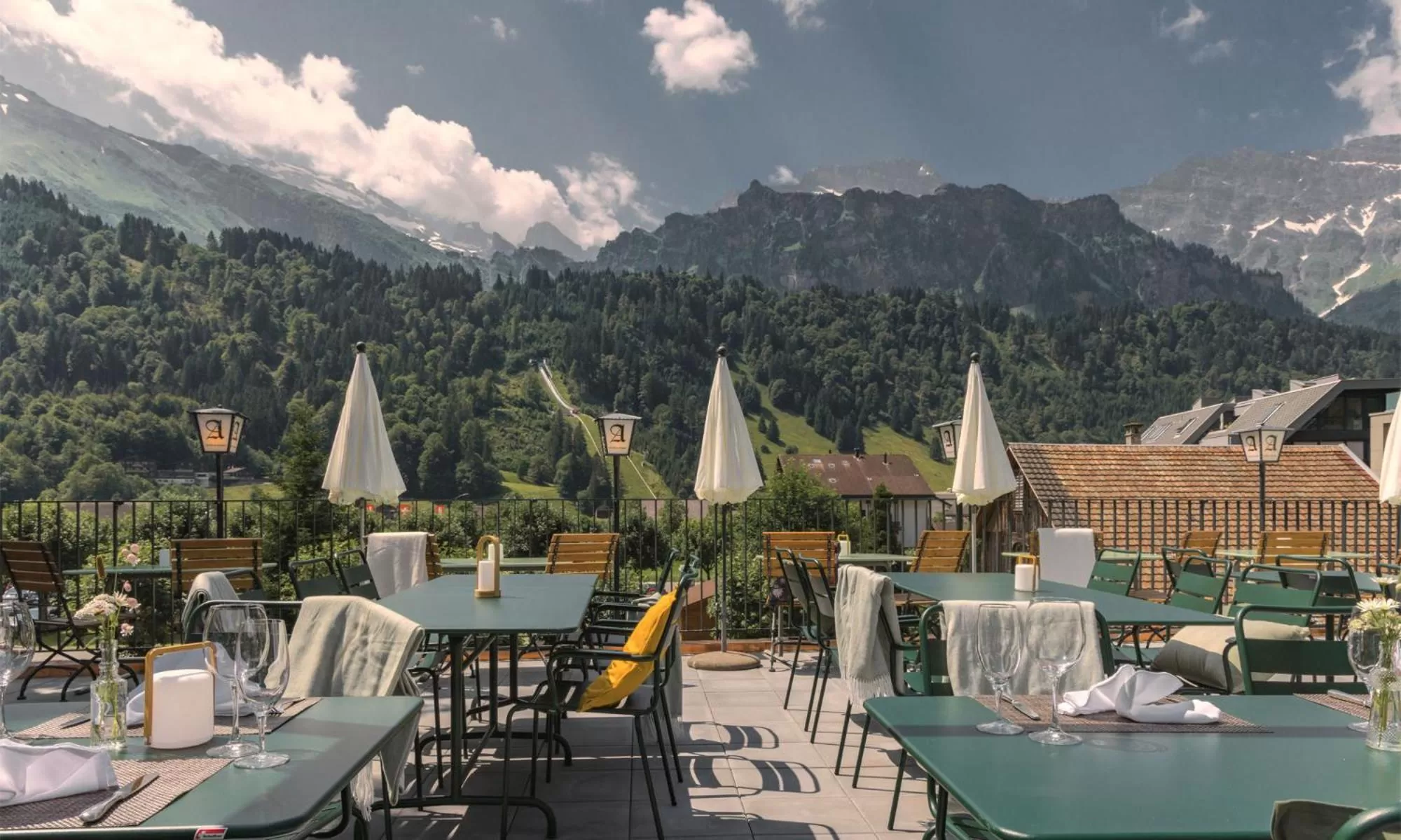 Restaurant/places to eat in Alpenclub
