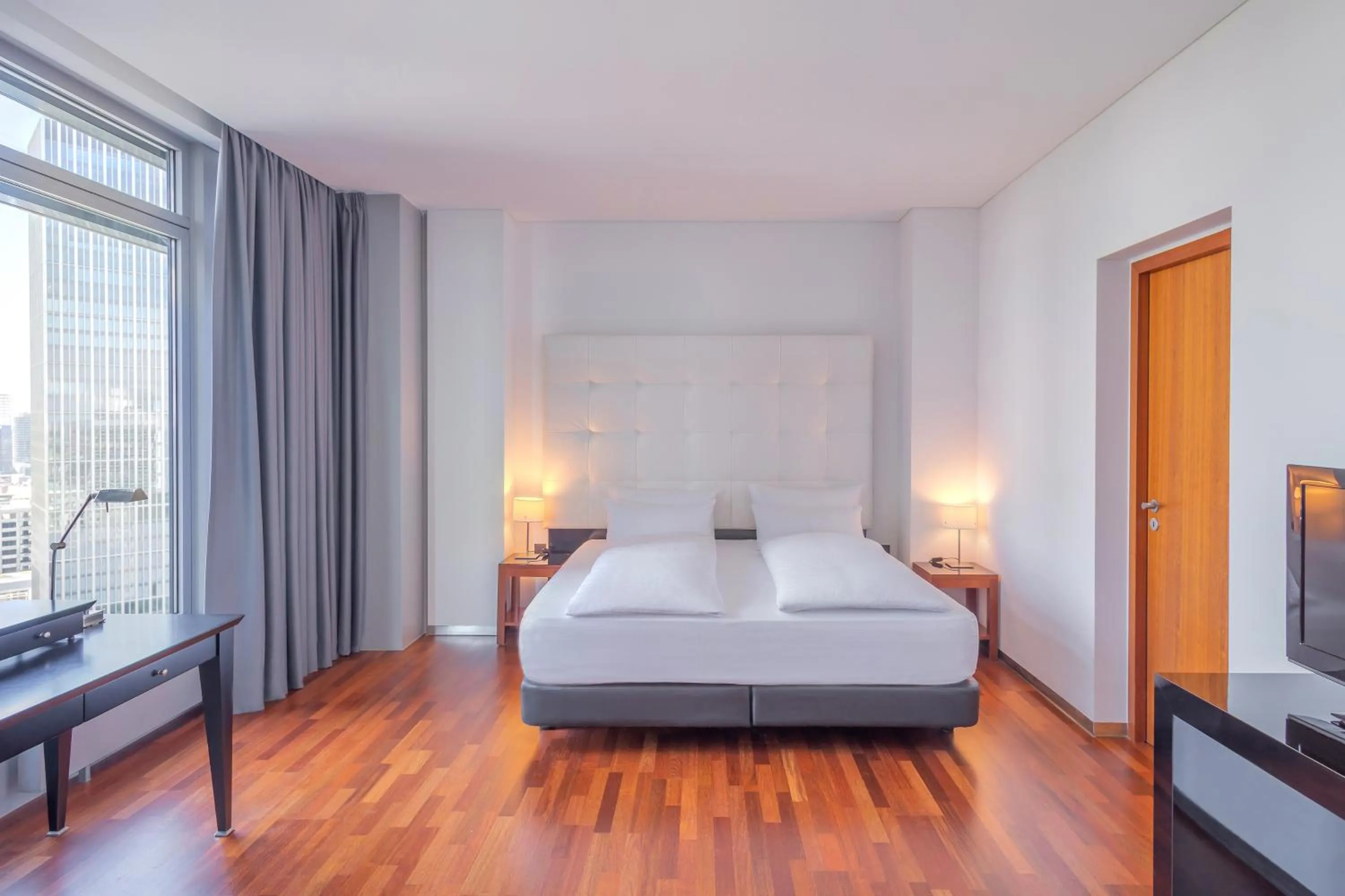 Bed in INNSiDE by Meliá Frankfurt Eurotheum