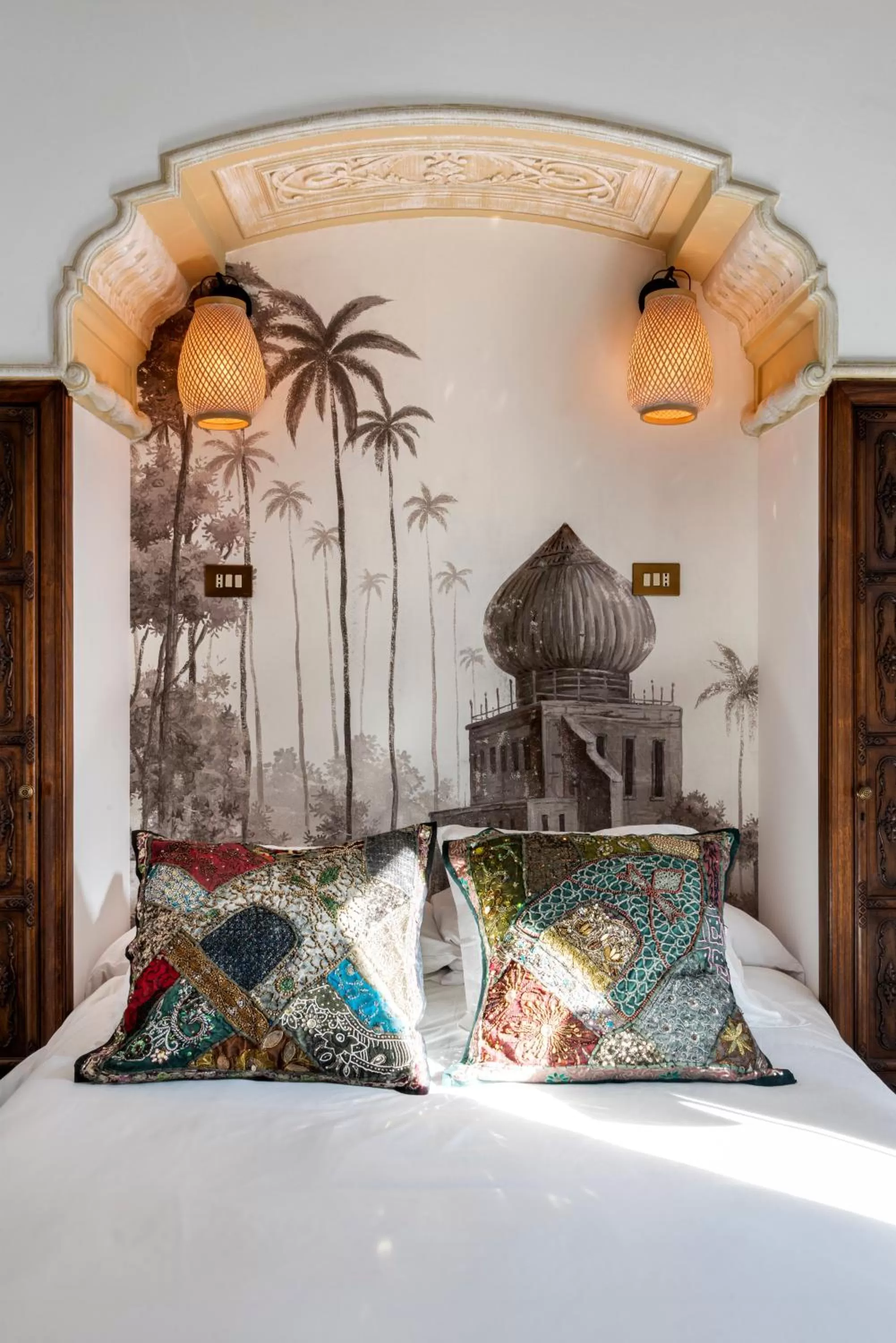 Bed, Seating Area in Pájaro Rebelde