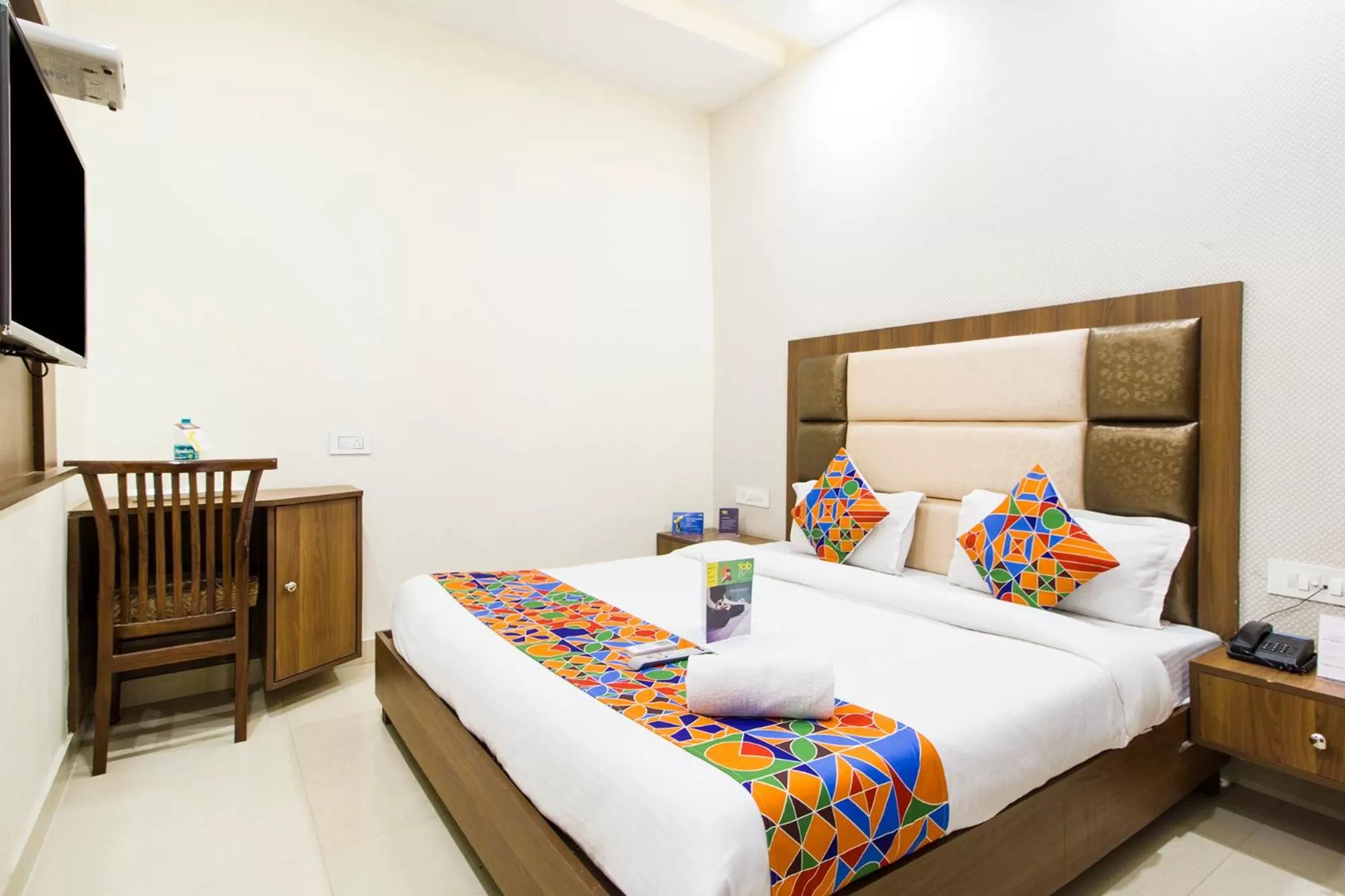 View (from property/room), Bed in FabHotel Royal Villa Hussainpura Chowk