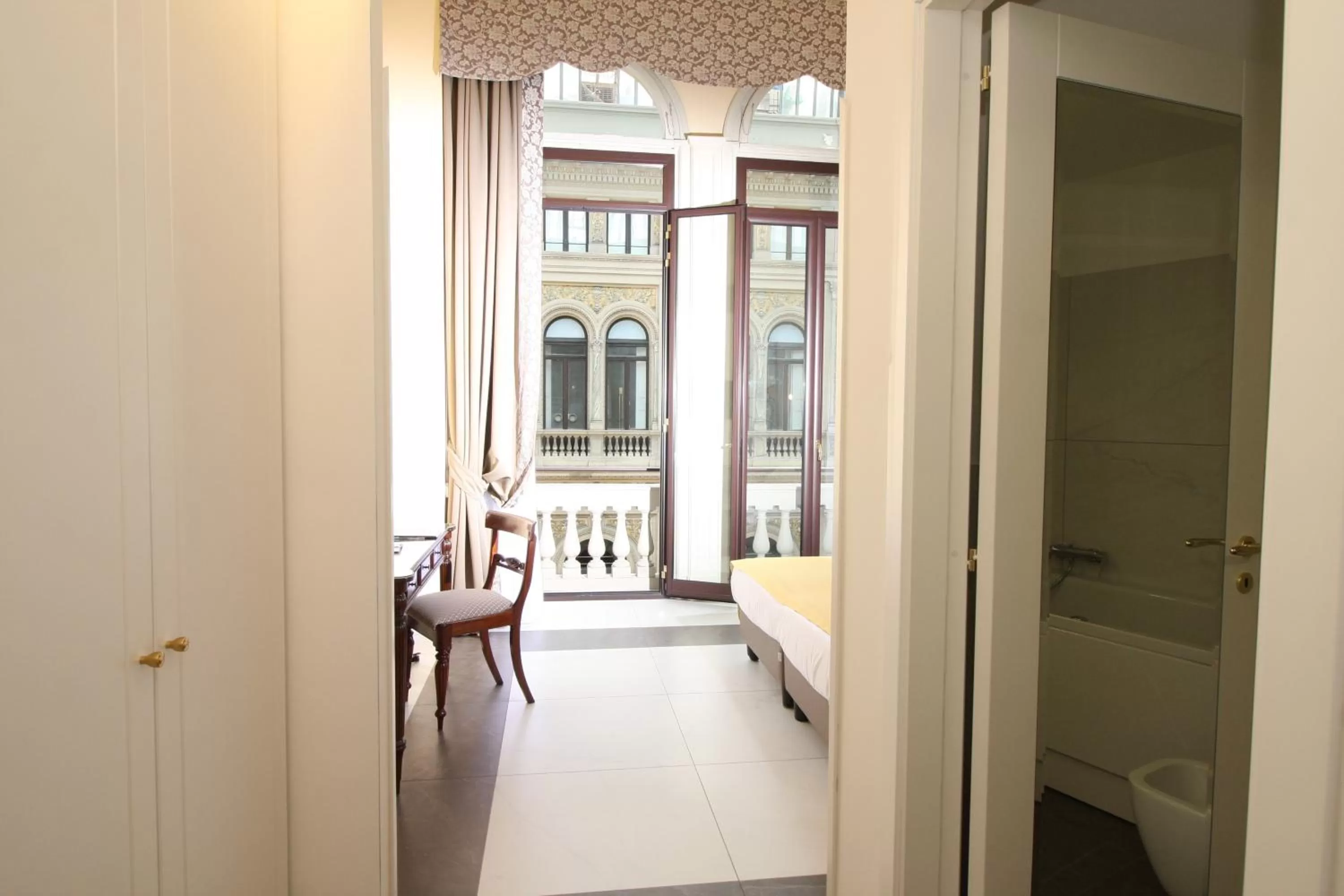 Photo of the whole room in Hotel Art Resort Galleria Umberto