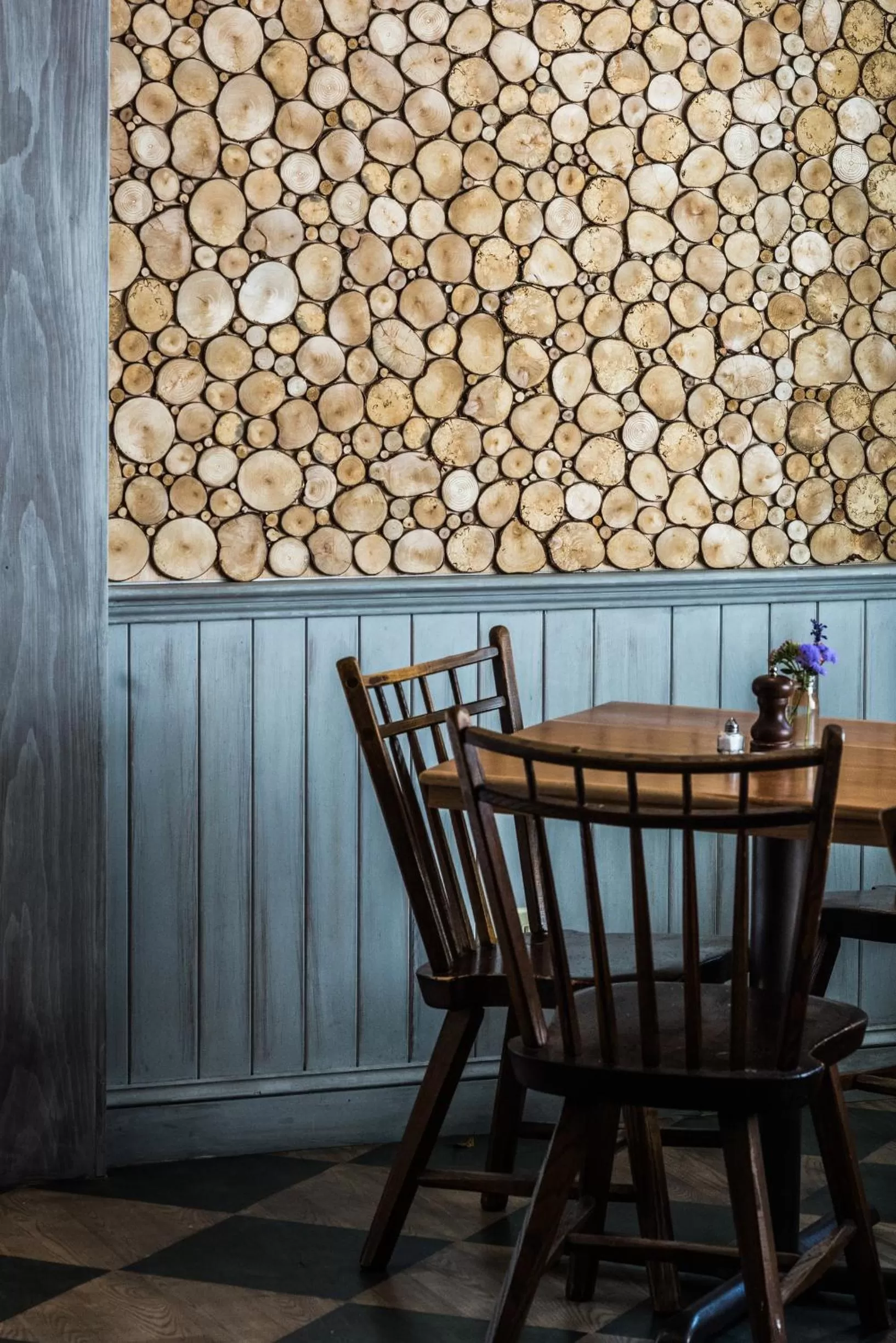 Restaurant/places to eat in Four Columns Inn