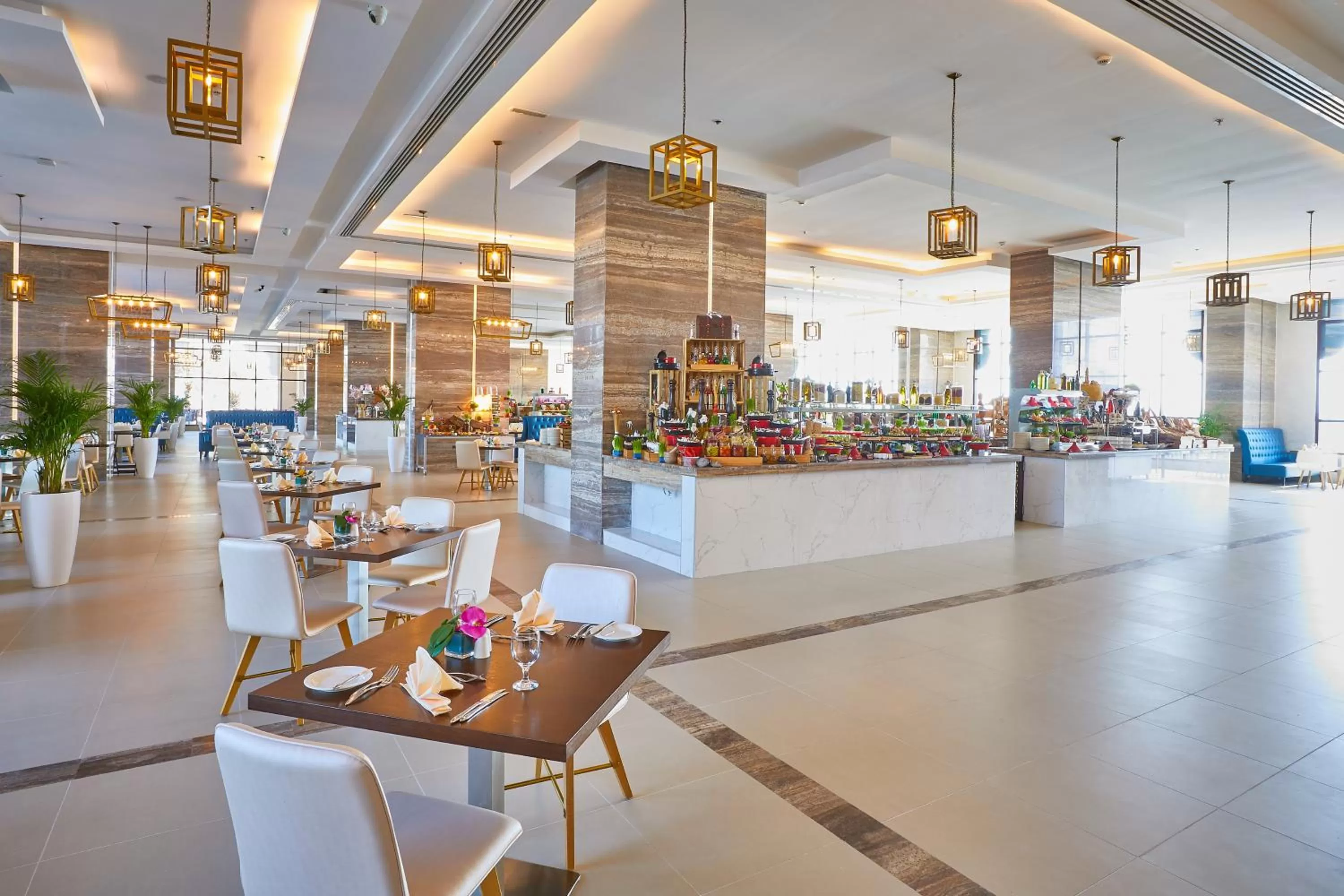 Restaurant/places to eat in Al Bahar Hotel & Resort