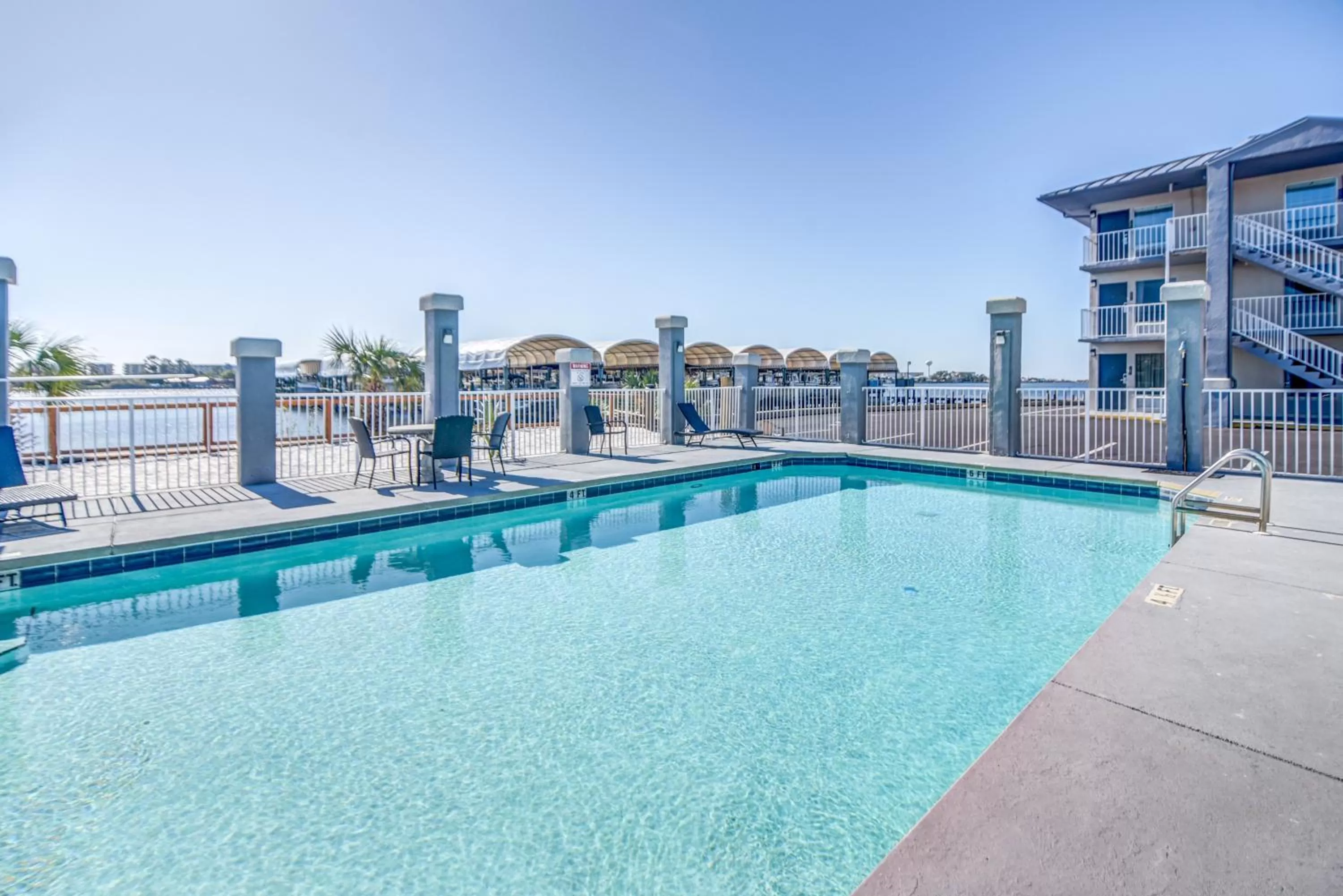 Property building in Seabreeze Inn - Fort Walton