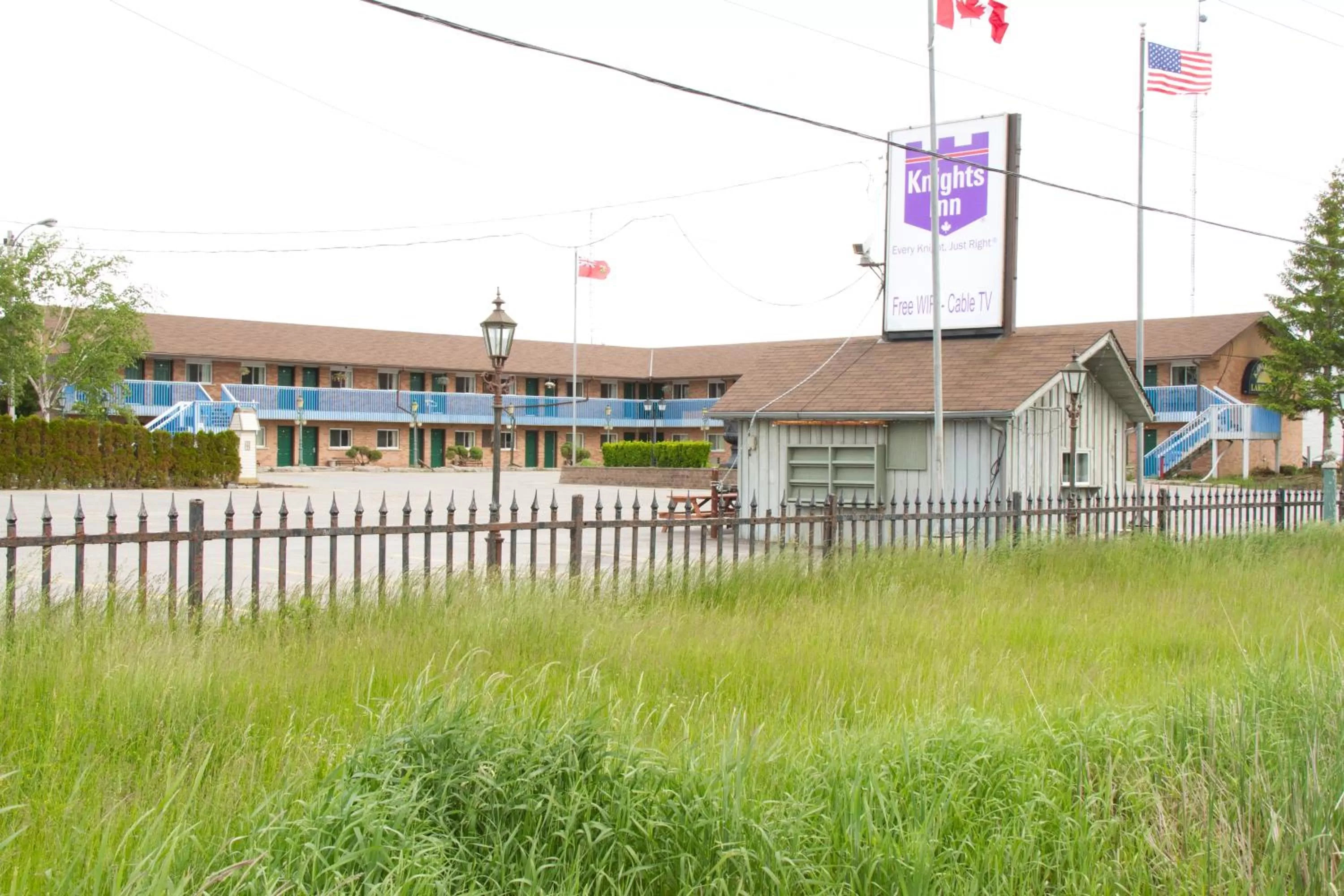 Property building in Knights Inn Lindsay