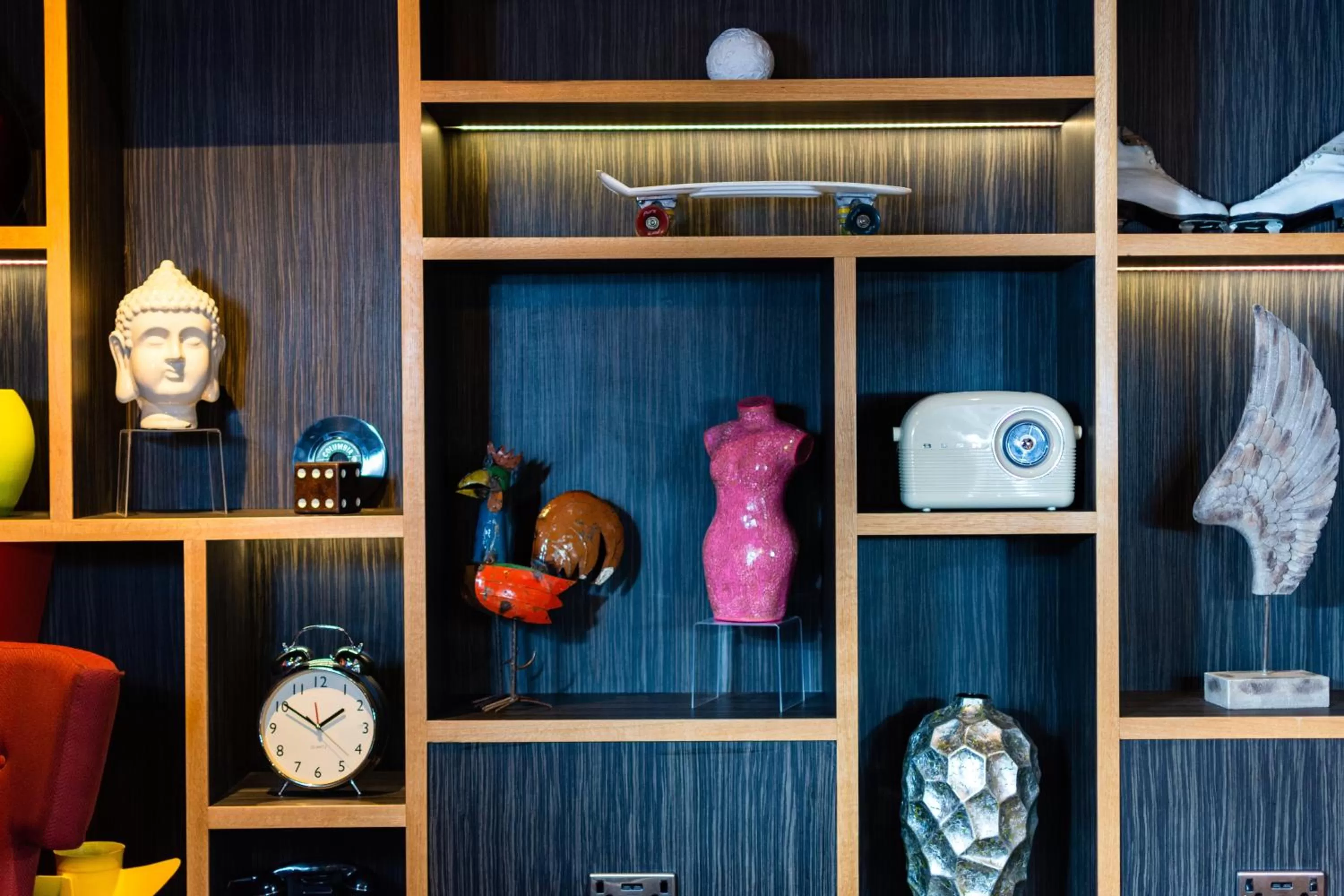 Lounge or bar in Holiday Inn Liverpool City Centre by IHG