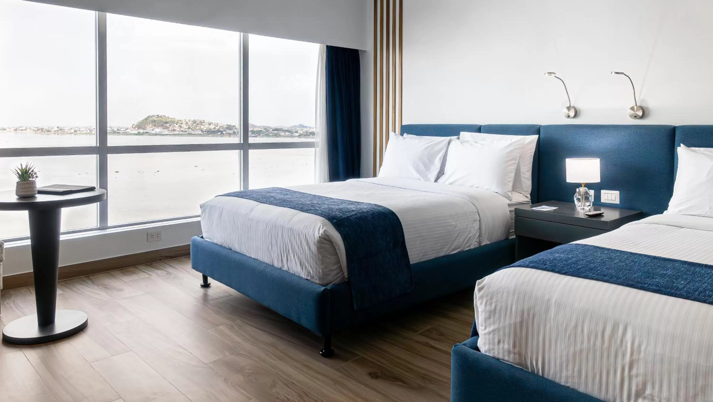 Bed in Wyndham Guayaquil, Puerto Santa Ana