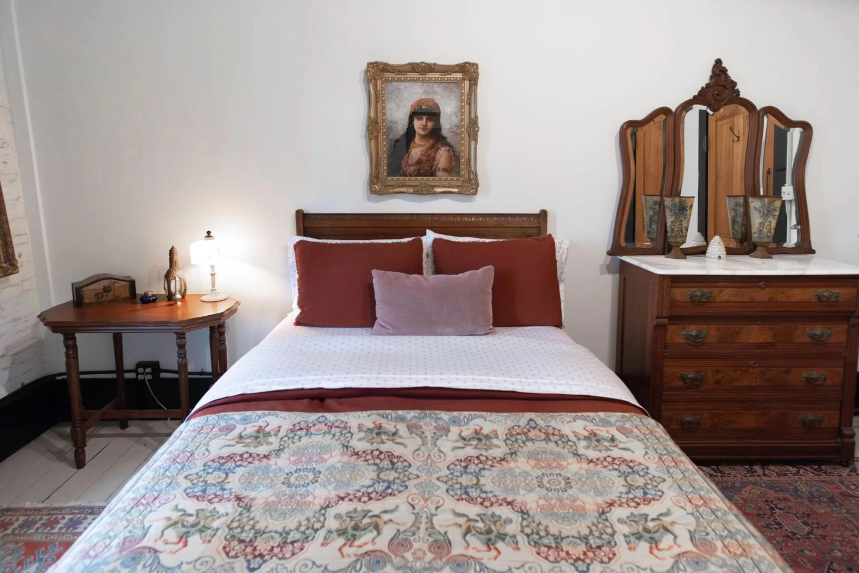 Bed in Beard and Lady Inn