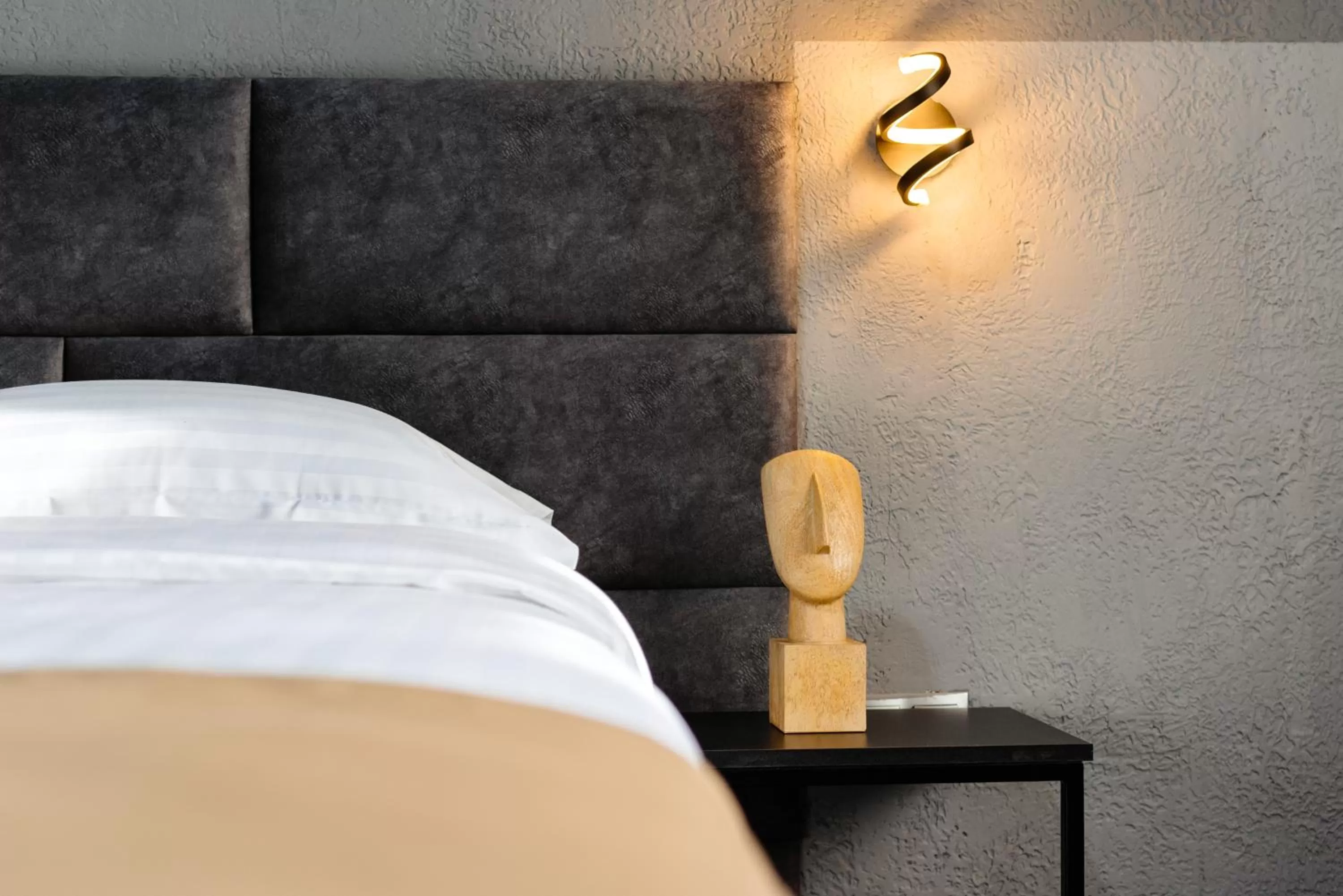 Decorative detail, Bed in Palace Bulevard Inn