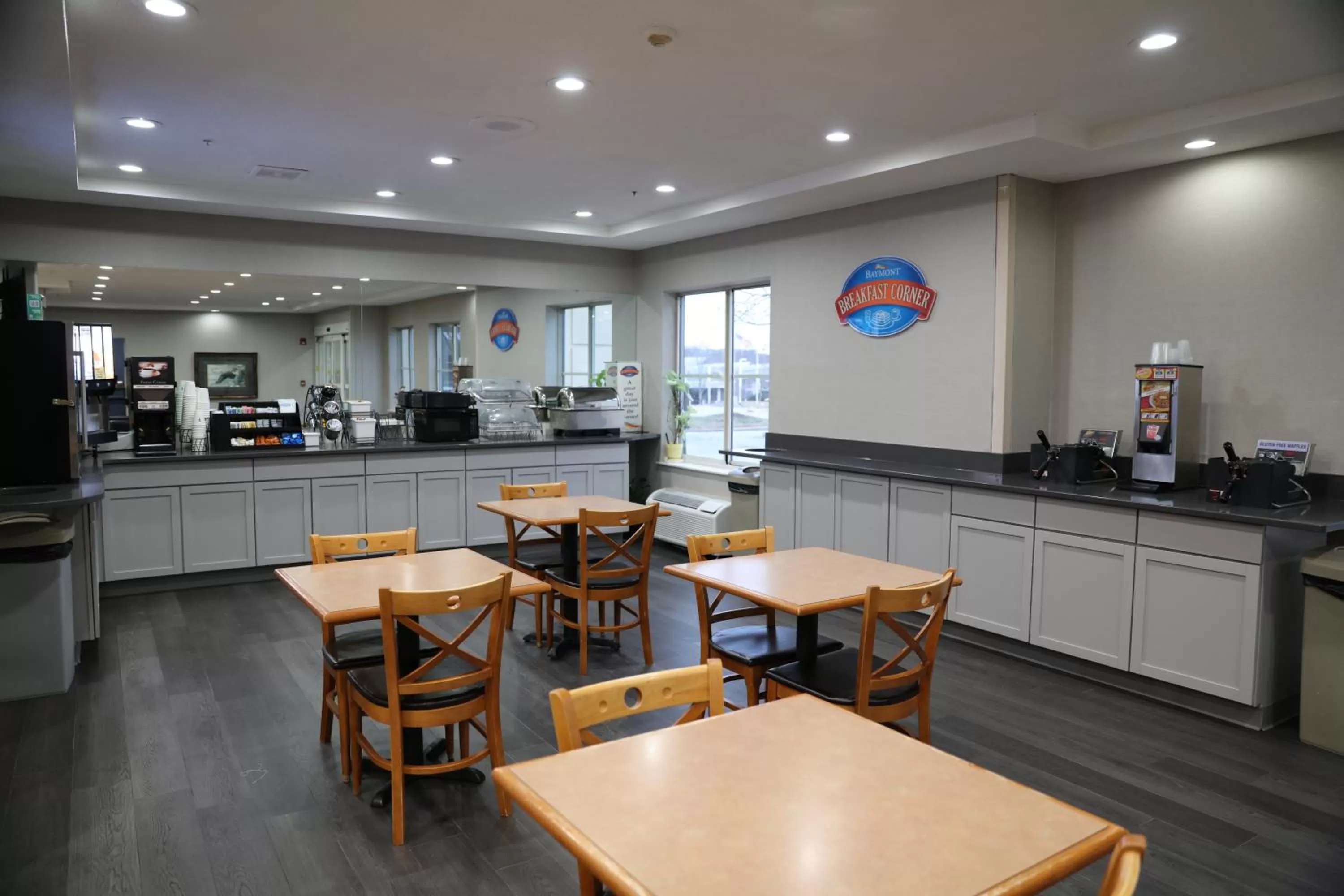 Restaurant/places to eat in Baymont by Wyndham Rockford