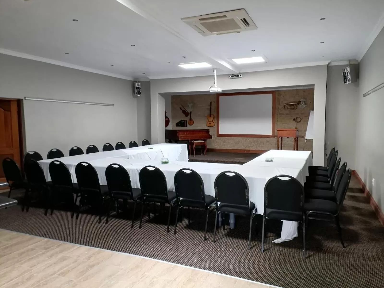 Meeting/conference room in Issaquena Heights Boutique Hotel