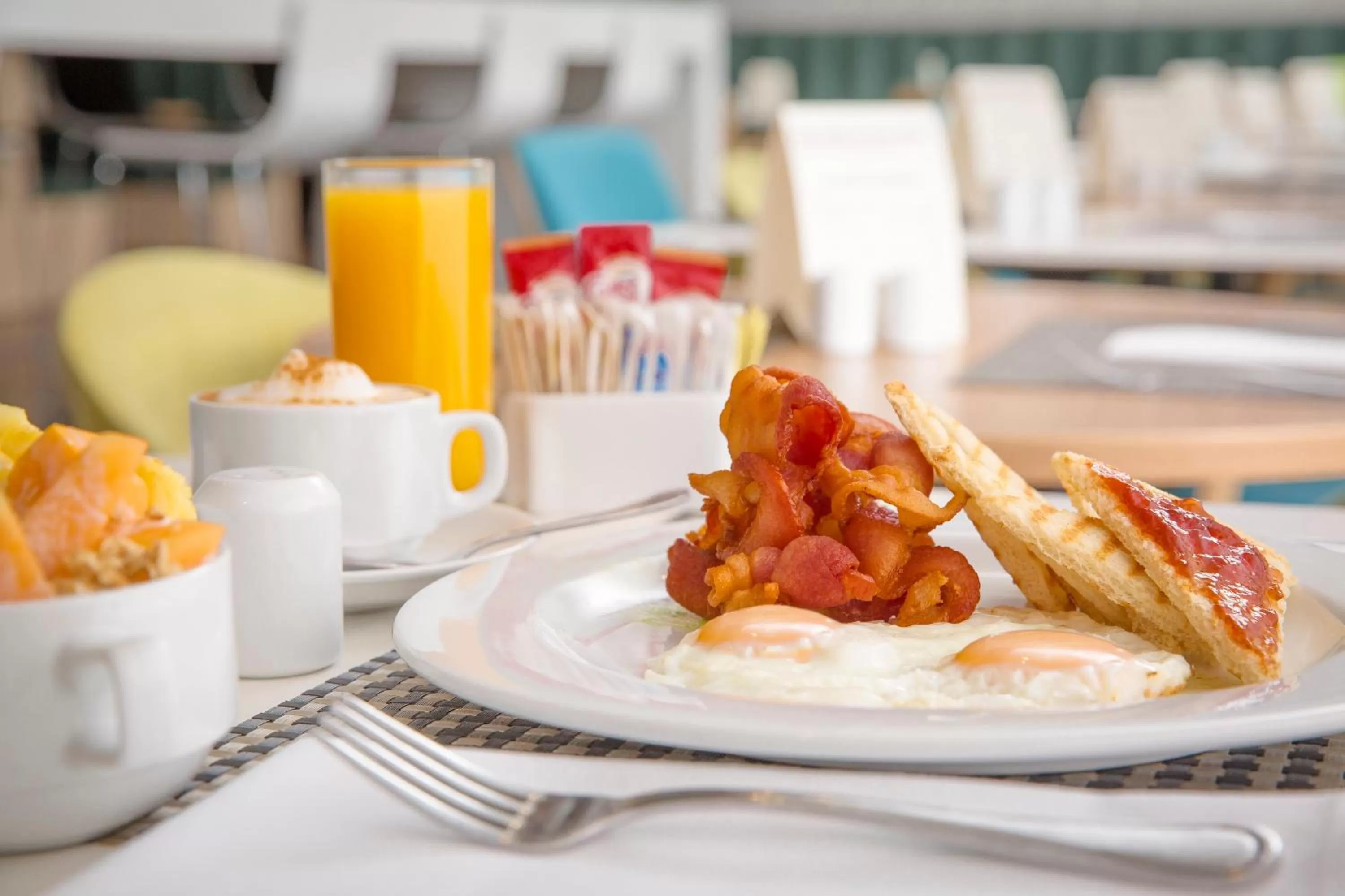 Restaurant/places to eat in Holiday Inn Panama Distrito Financiero by IHG