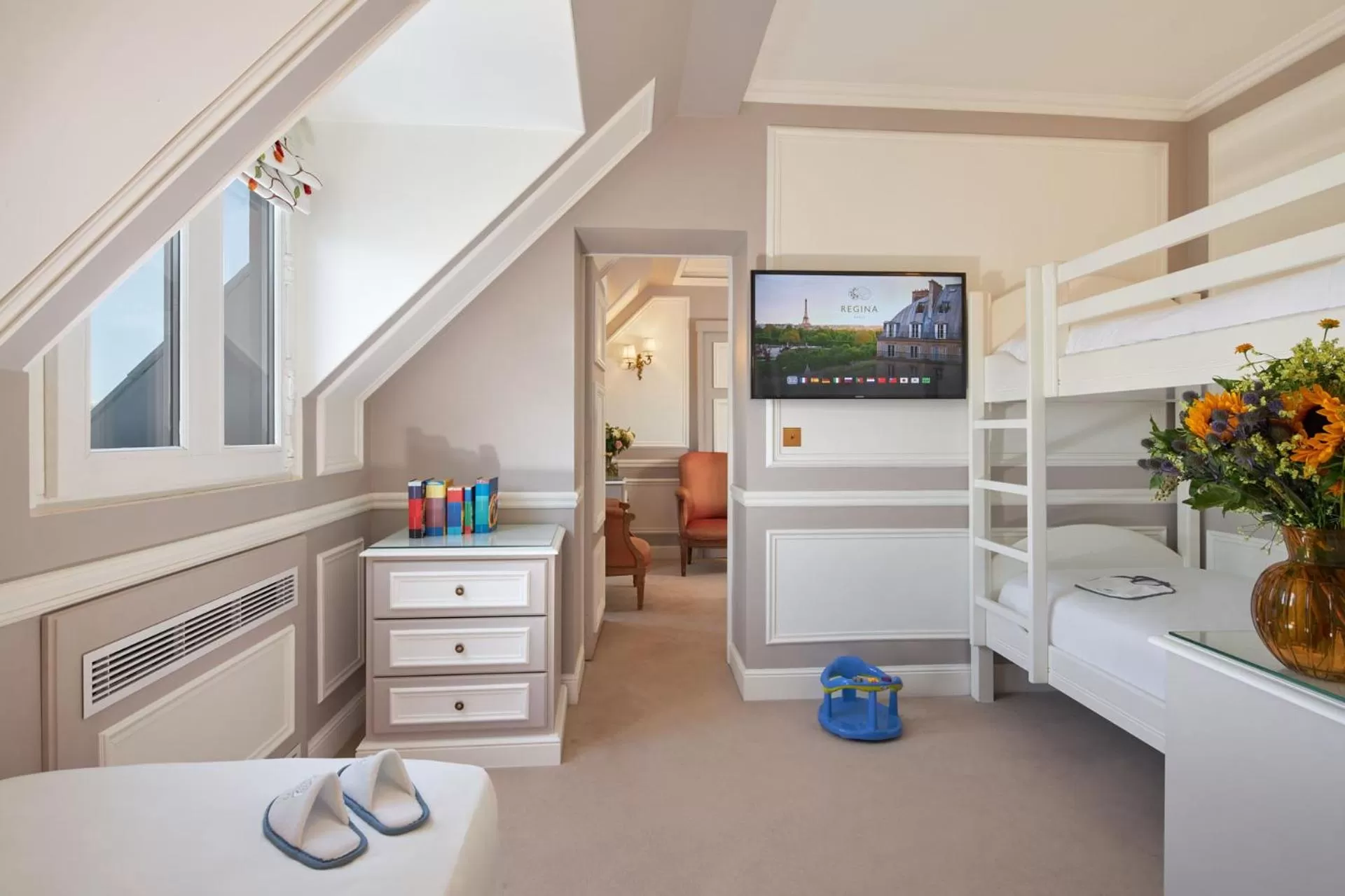 Family Suite (2 Adults + 2 Children) in Hôtel Regina Louvre