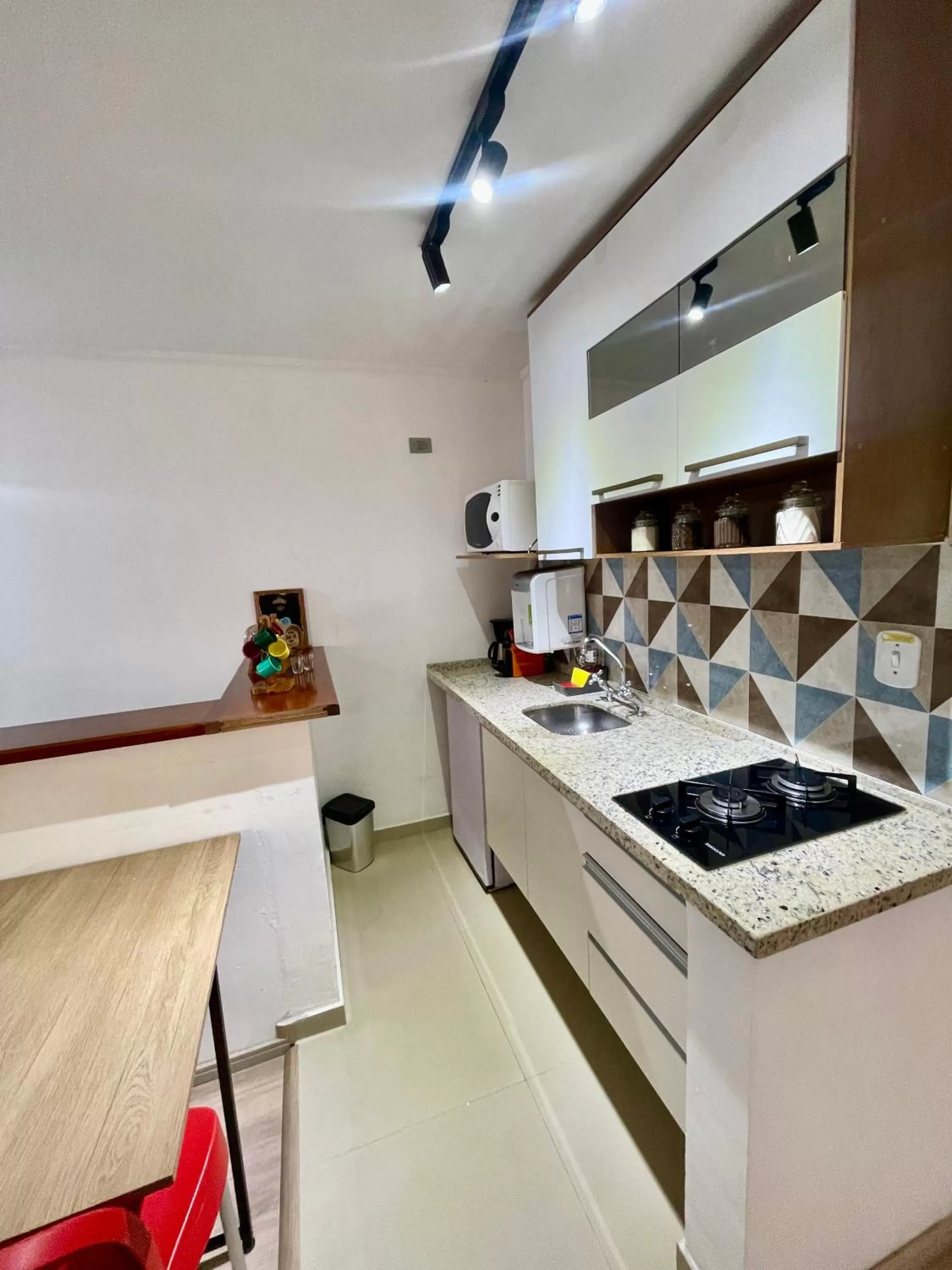kitchen, Kitchen/Kitchenette in MineirINN l Piscina Aquecida e Hidro na Montanha