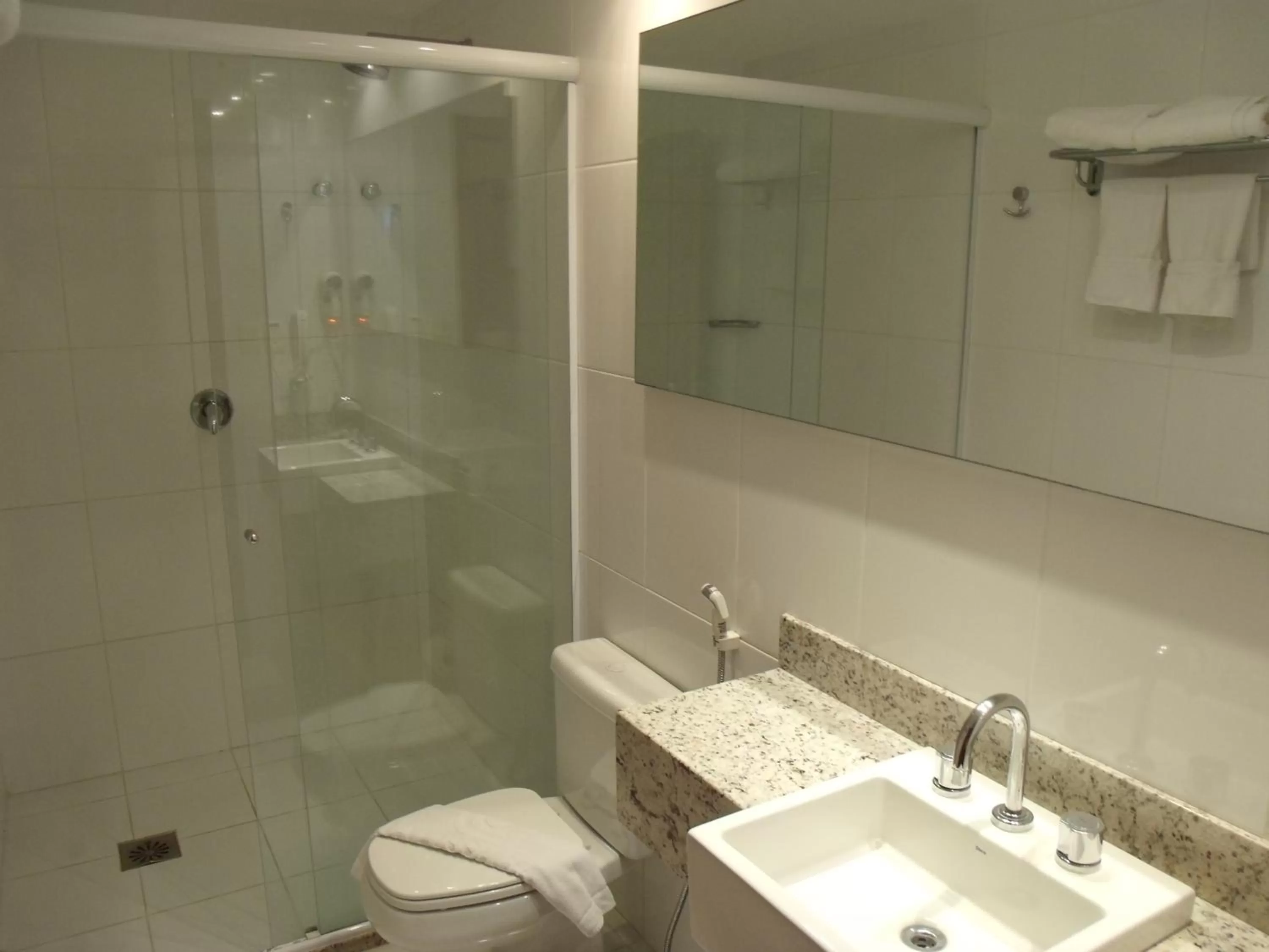 Bathroom in Catussaba Business Hotel
