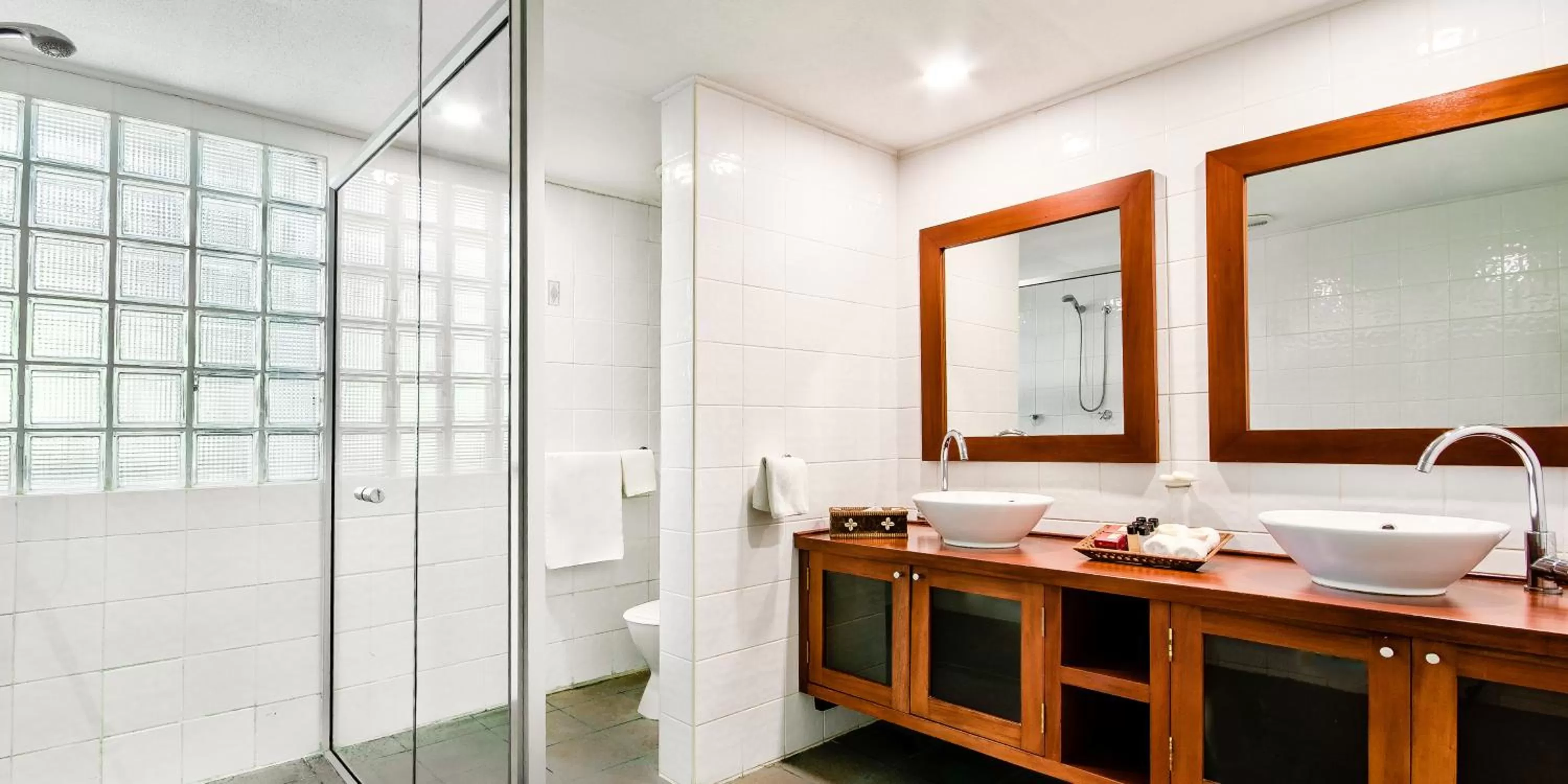 Bathroom in Tanoa International Hotel