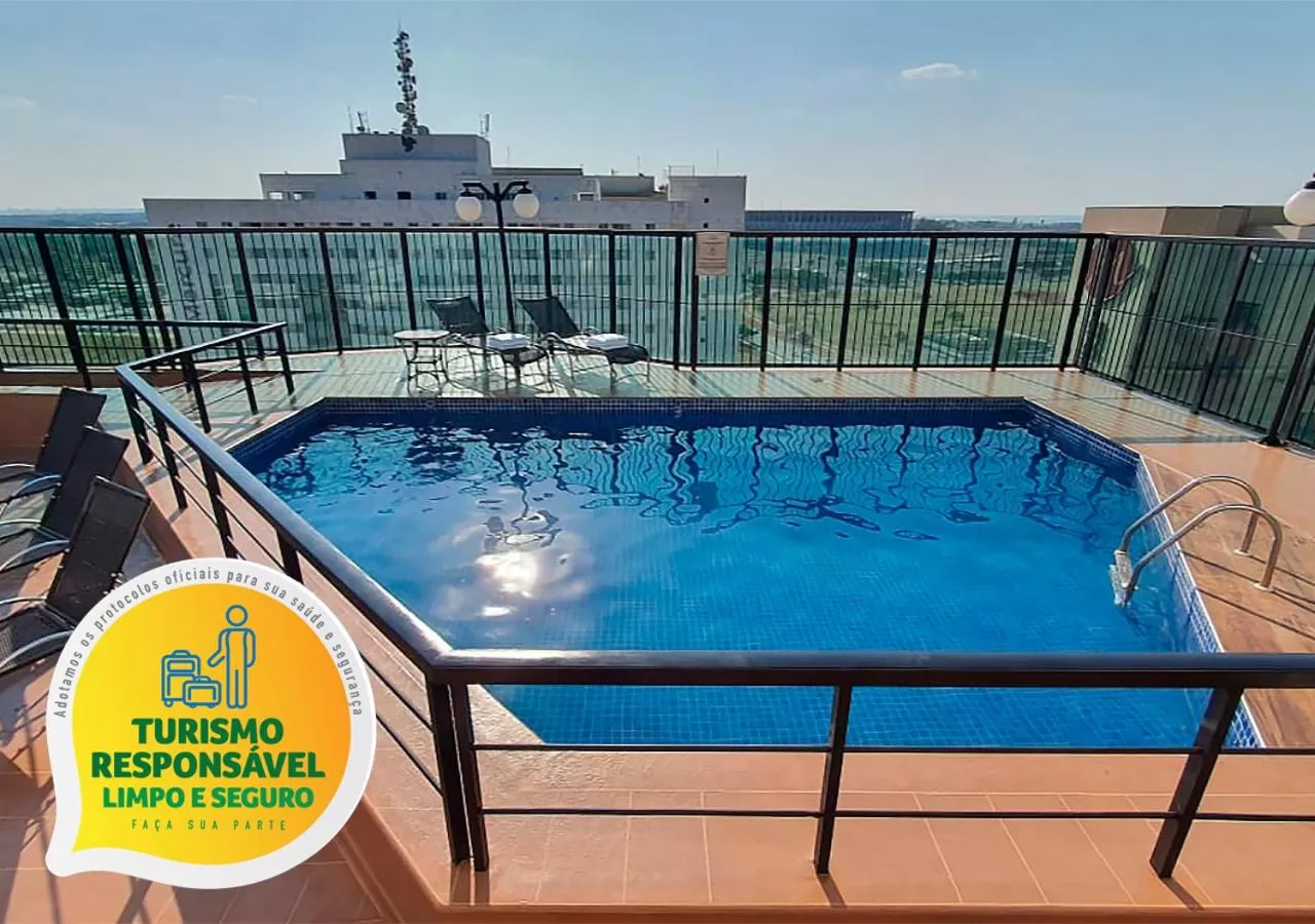 Swimming pool in Lets Idea Brasília Hotel