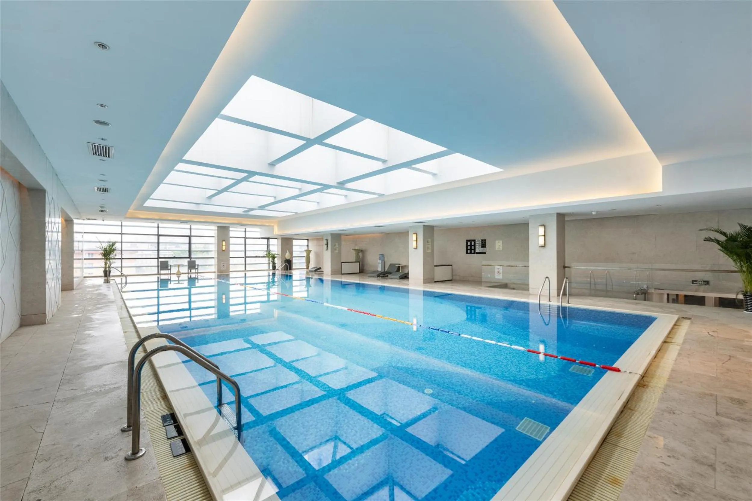 Swimming pool in Grand Barony Xi'an