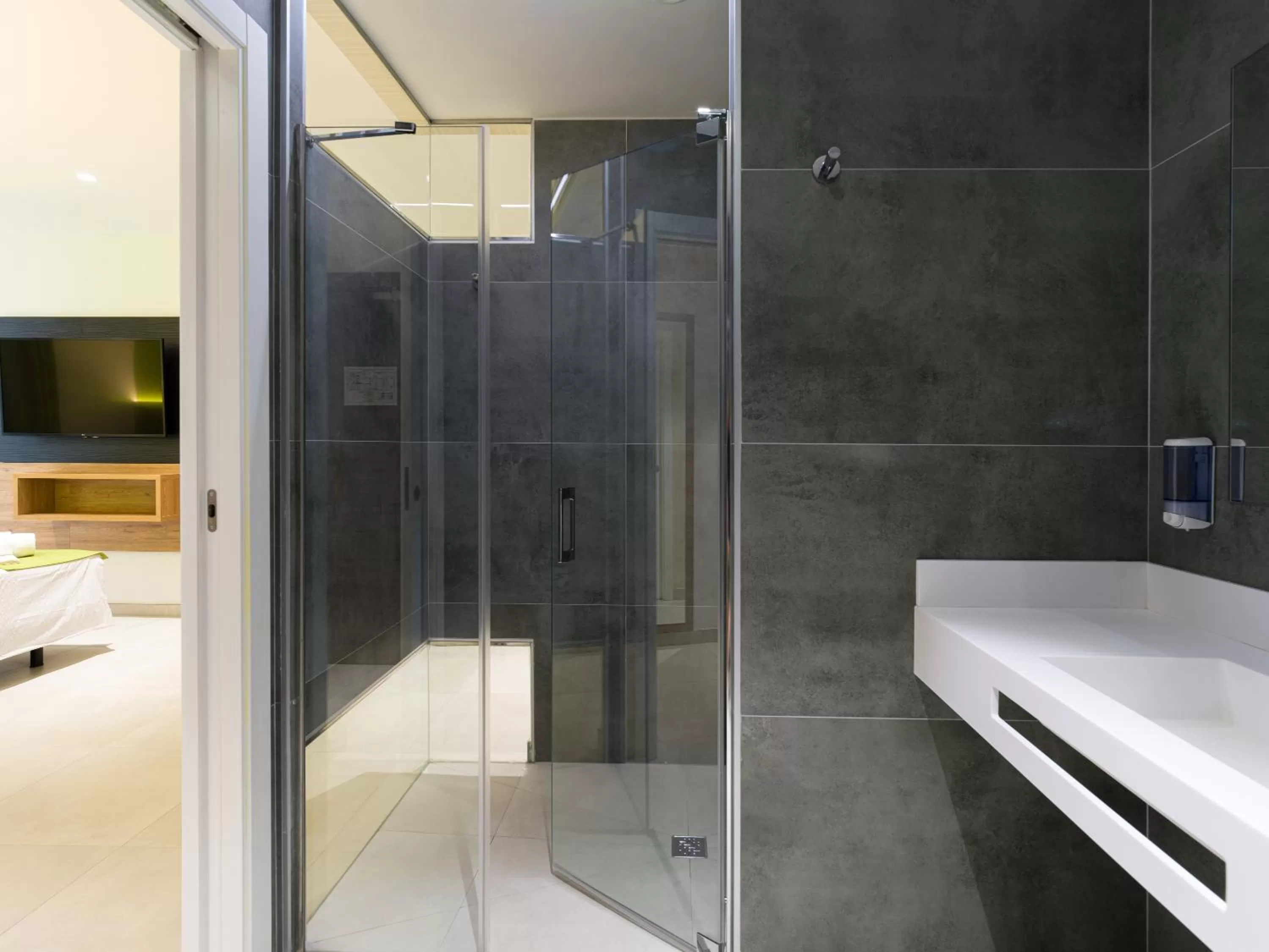 Bathroom in Hotel MG Poniente